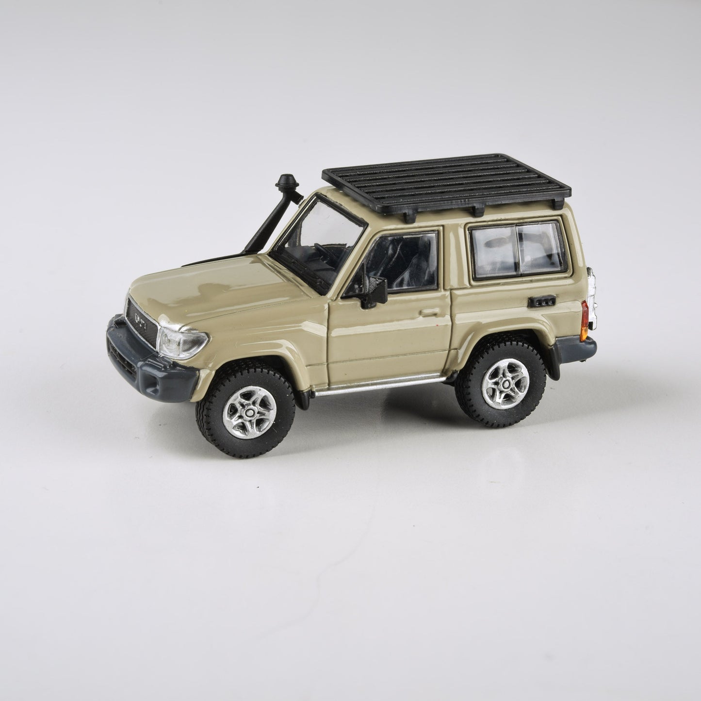 1:64 2014 Toyota Land Cruiser 71 SWB
Tokyo Autosalon Livery / Sandy Taupe
