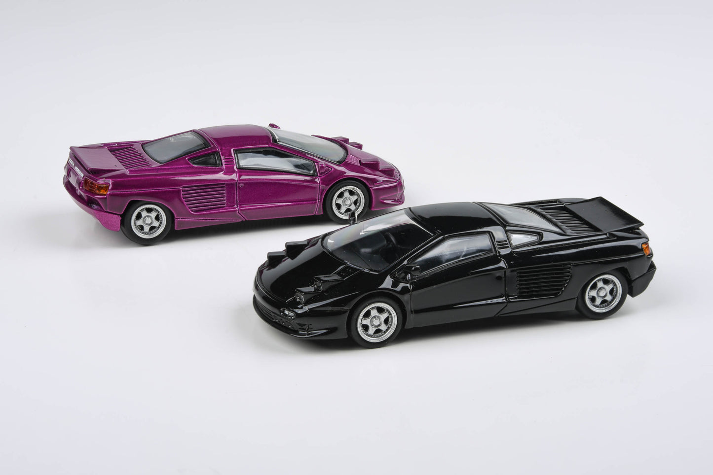1:64 1991 Cizeta V16T
Black / Purple