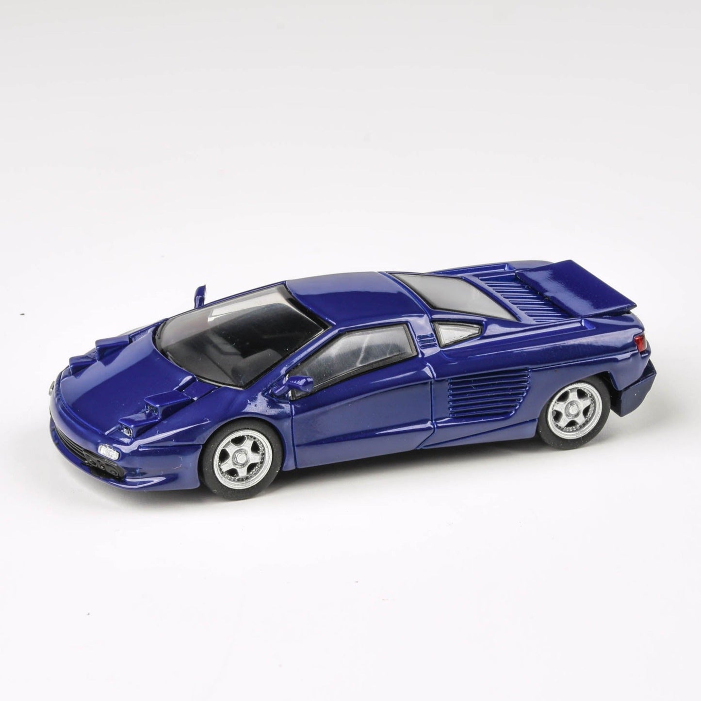 1:64 1991 Cizeta V16T
Pearlescent White
/ Monterey Blue