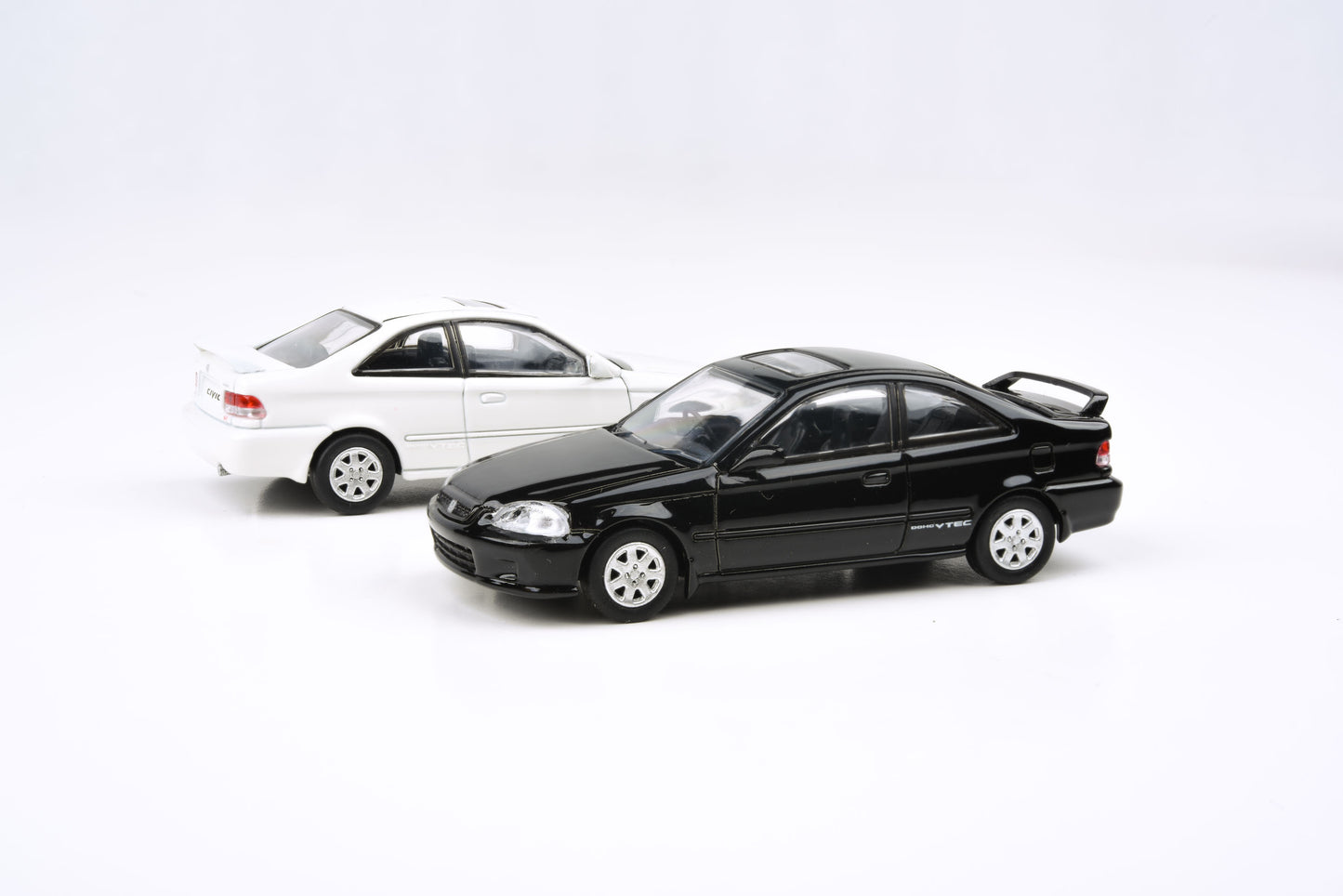 1:64 1999 Honda Civic Si EM1 - Flamenco Black / Taffeta White