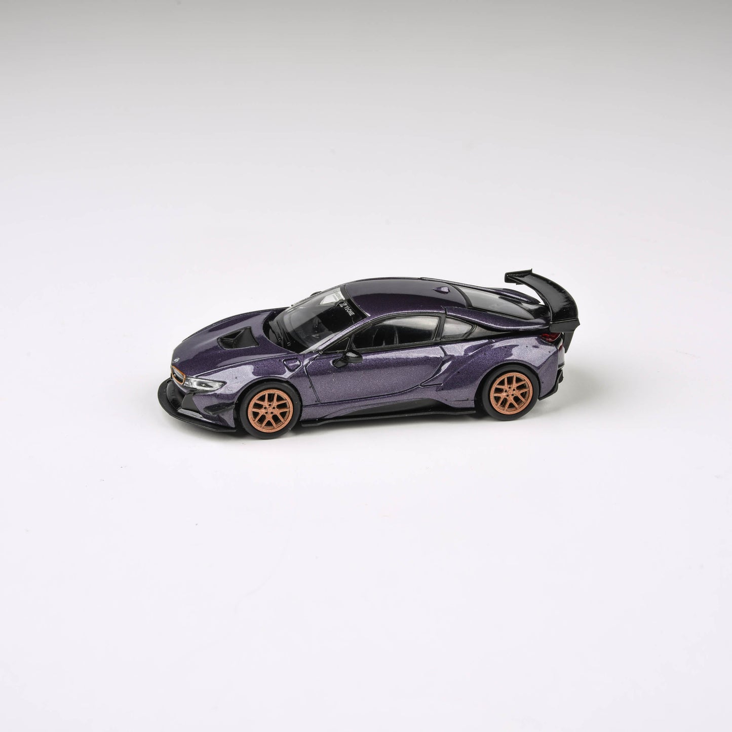 1:64 Liberty Walk BMW i8 White / Twilight Purple - Gold Wheels