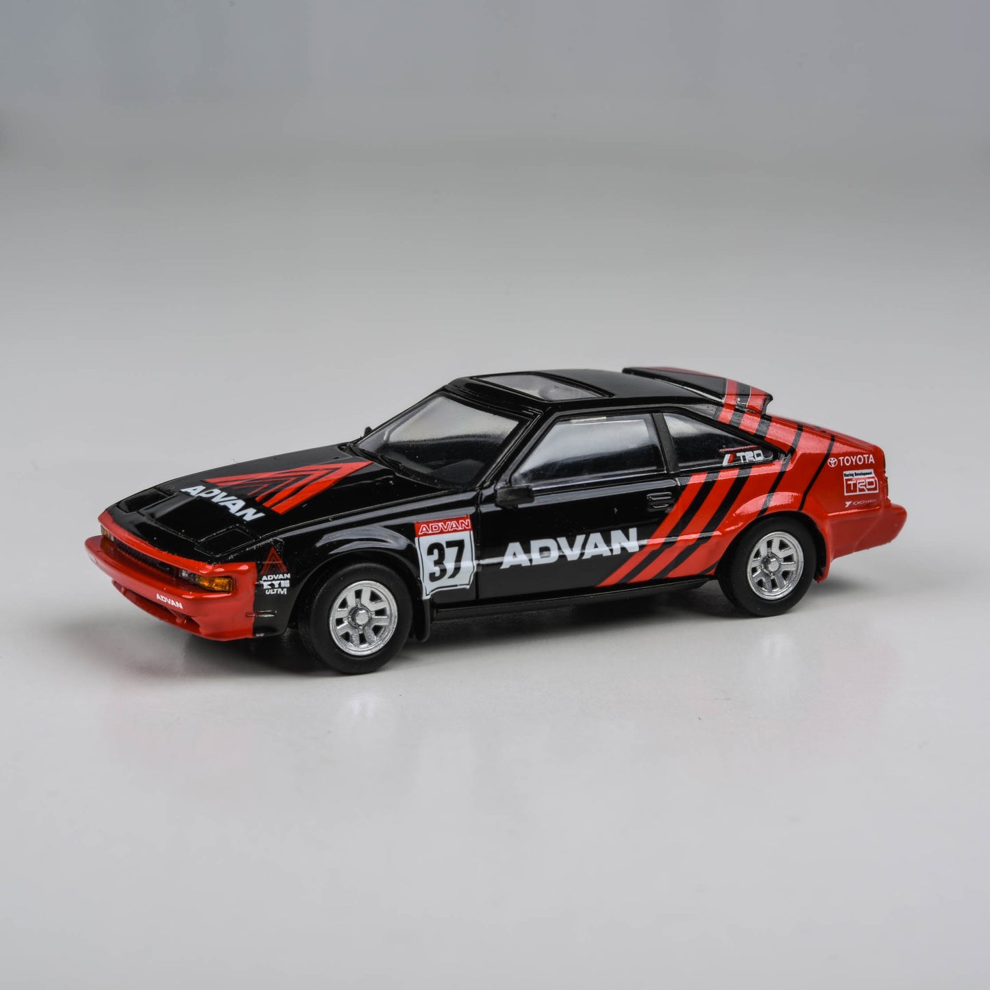 1:64 1984 Toyota Celica
Supra ADVAN