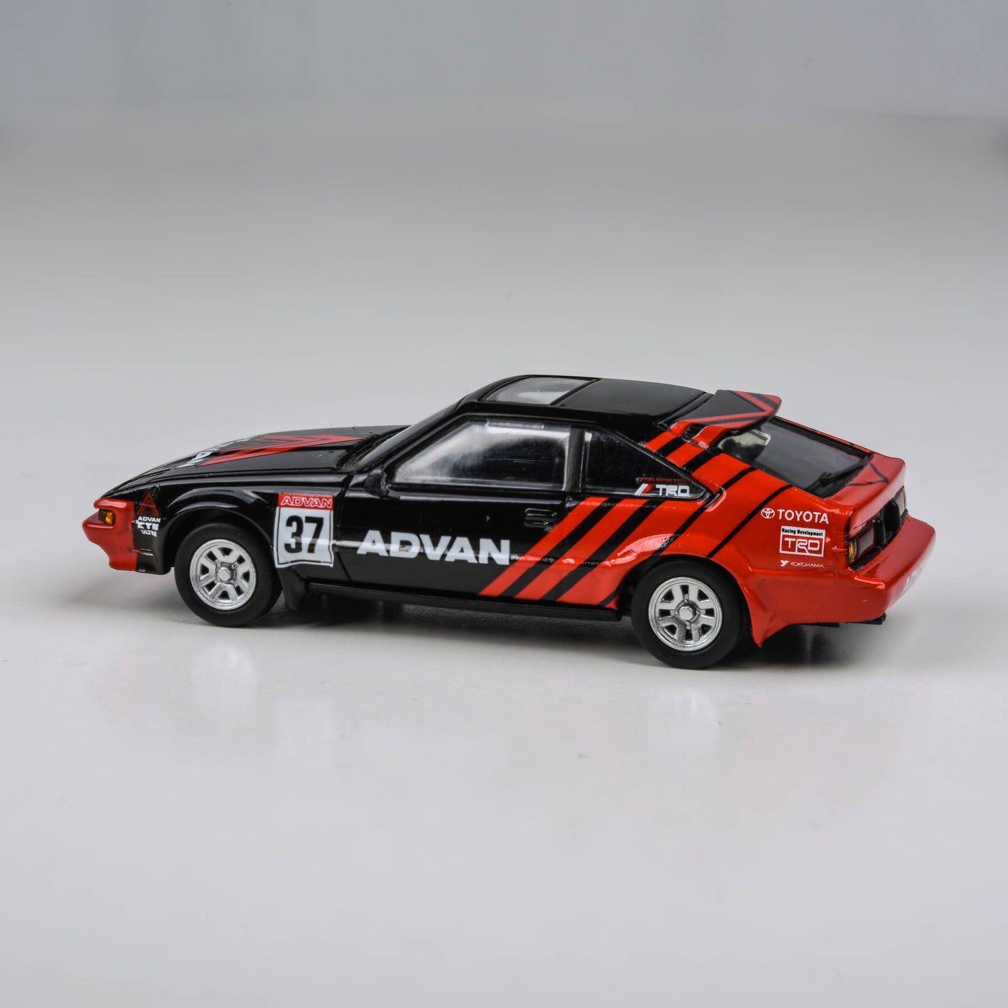 1:64 1984 Toyota Celica
Supra ADVAN