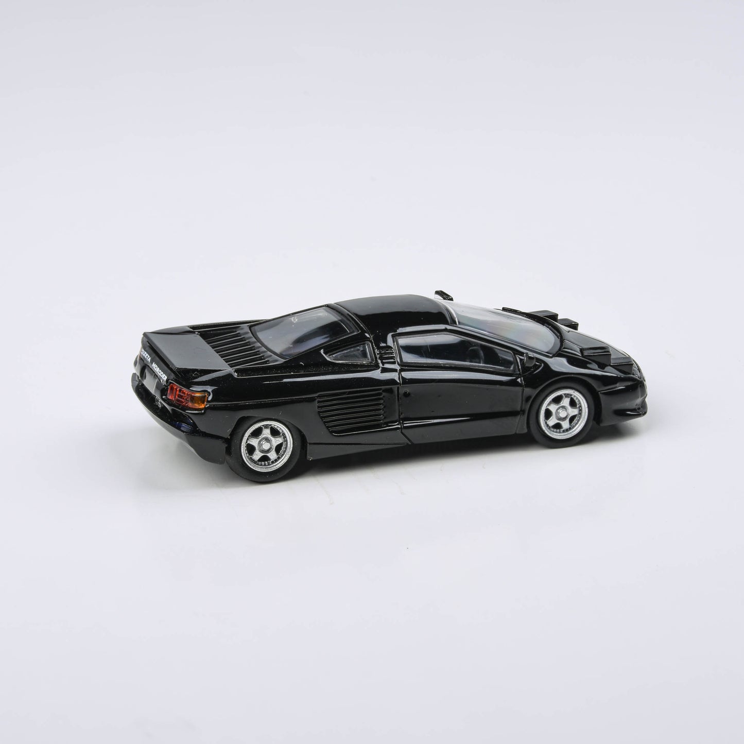 1:64 1991 Cizeta V16T
Black / Purple