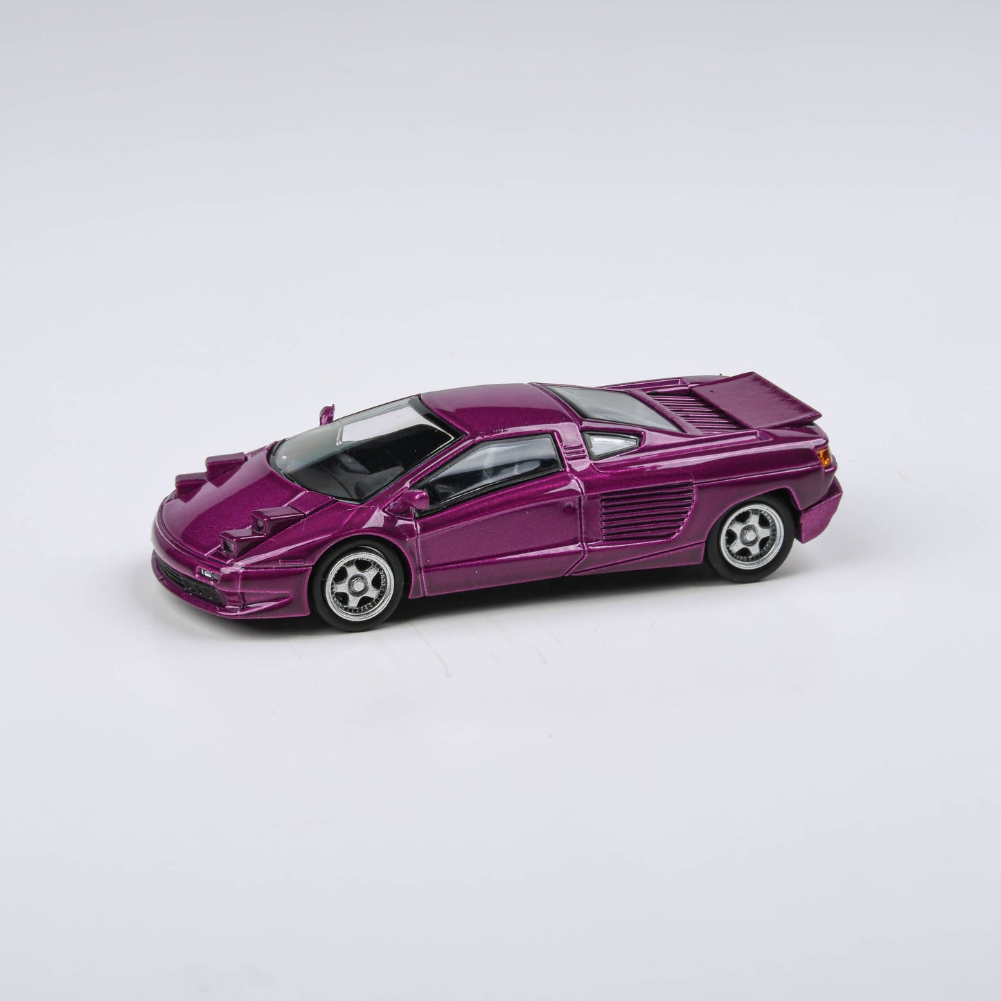1:64 1991 Cizeta V16T
Black / Purple