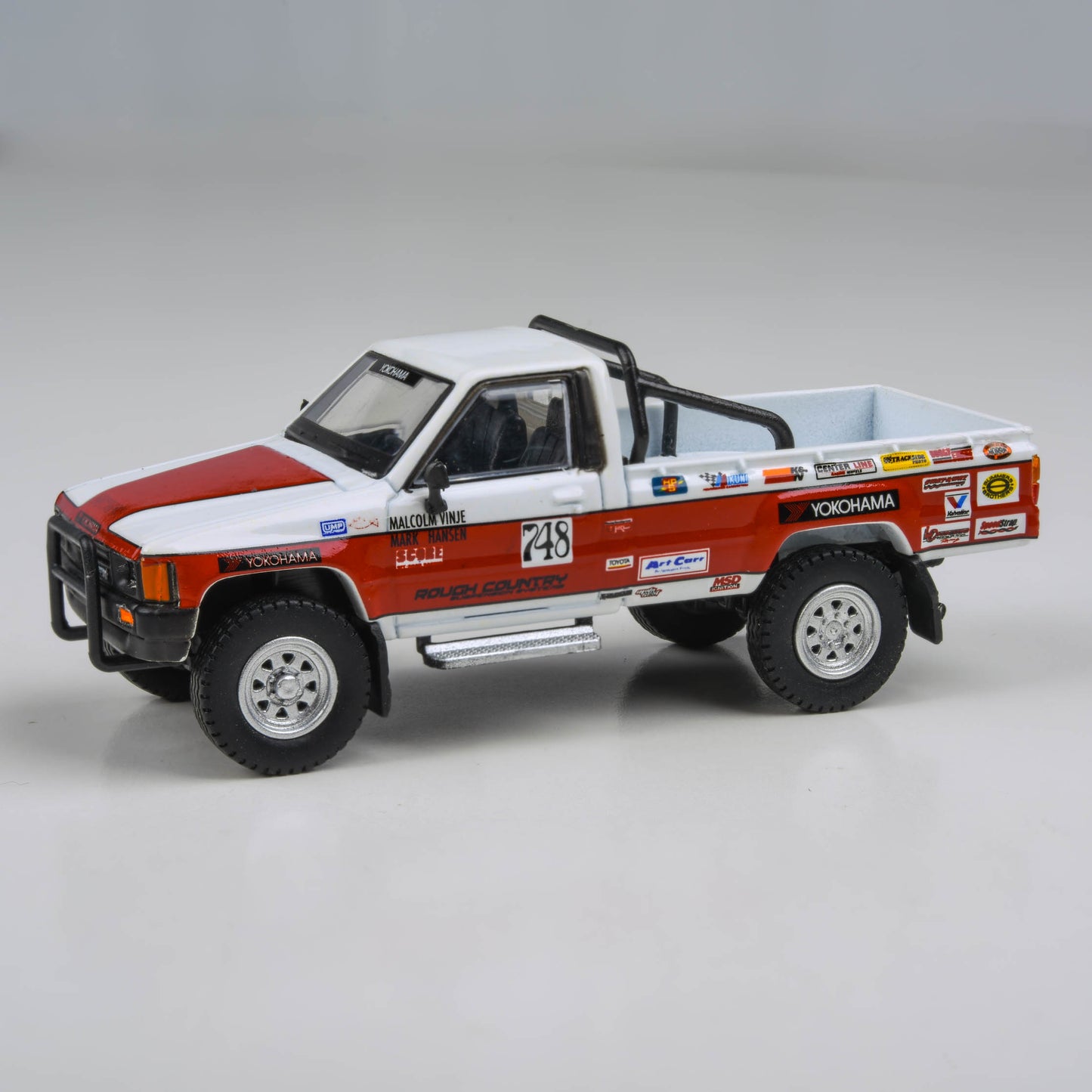 1:64 Toyota Hilux 1987 Mojave 250