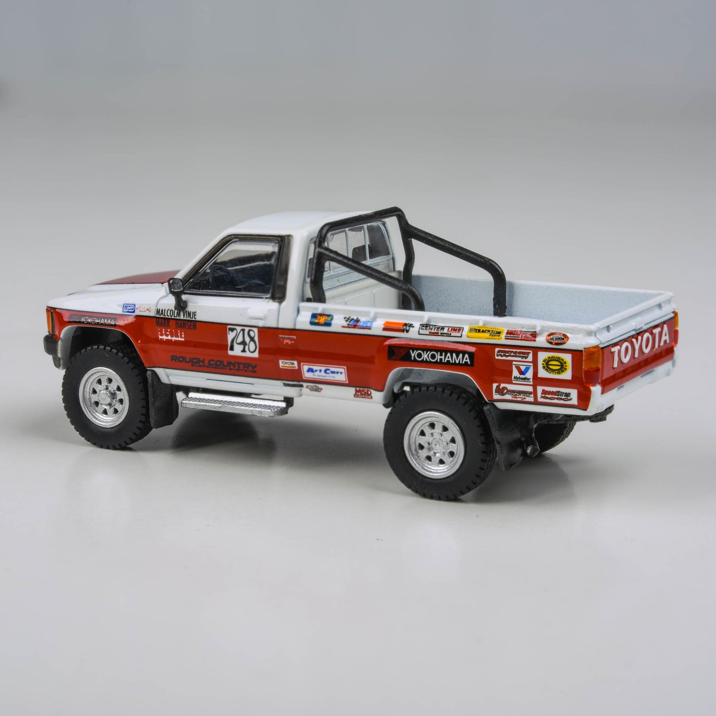 1:64 Toyota Hilux 1987 Mojave 250
