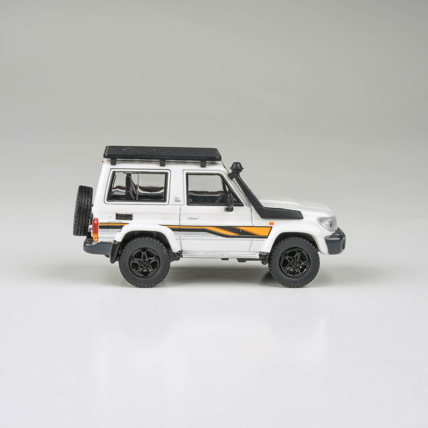 1:64 2022 Toyota Land Cruiser 71 White 70th Anniversary