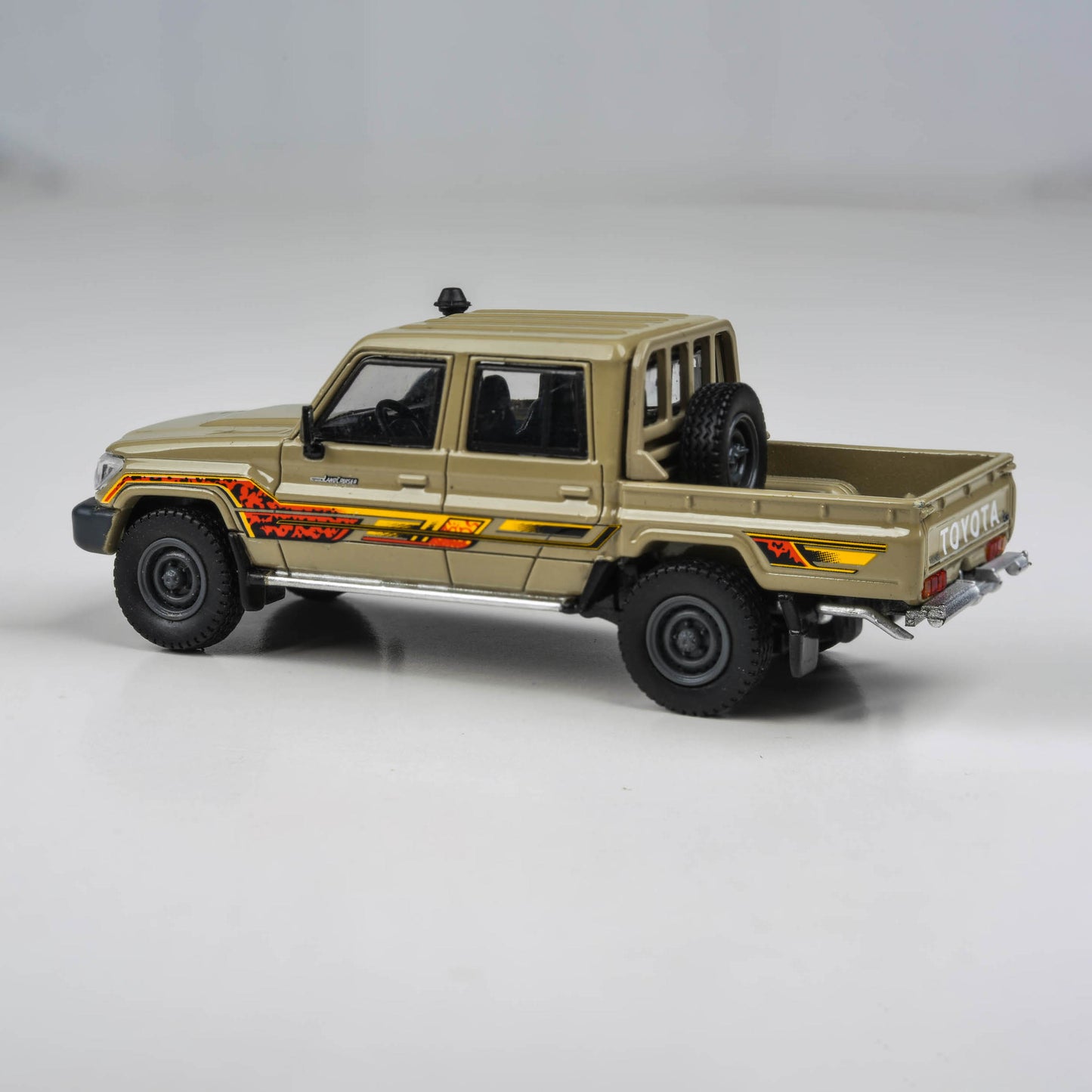 1:64 2014 Toyota Land Cruiser 79 Sandy Taupe