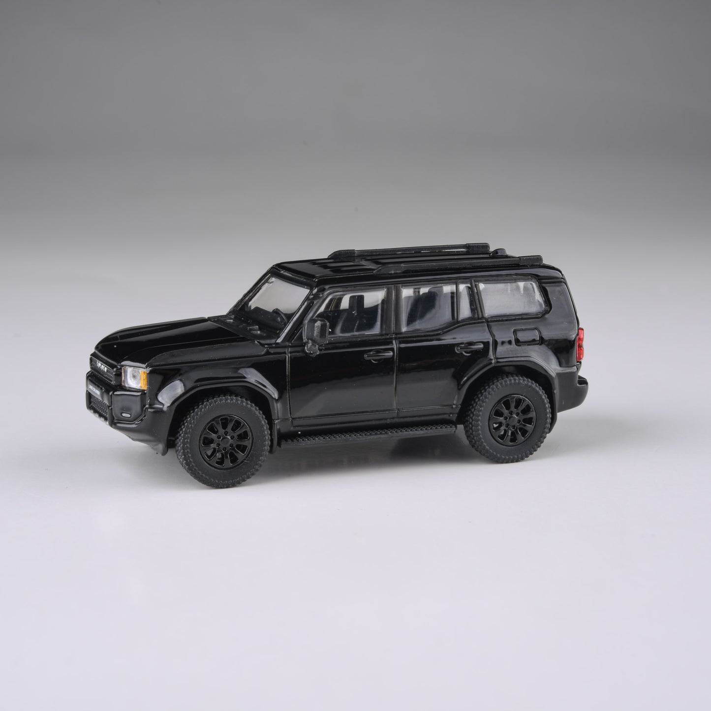 1:64 2024 Toyota Land Cruiser 250 Prado Black / Trail Dust Beige