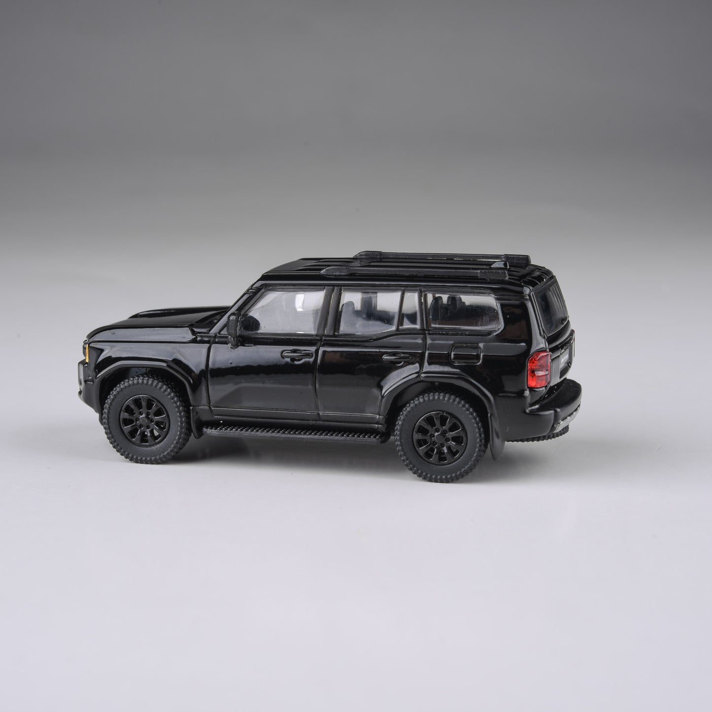 1:64 2024 Toyota Land Cruiser 250 Prado Black / Trail Dust Beige