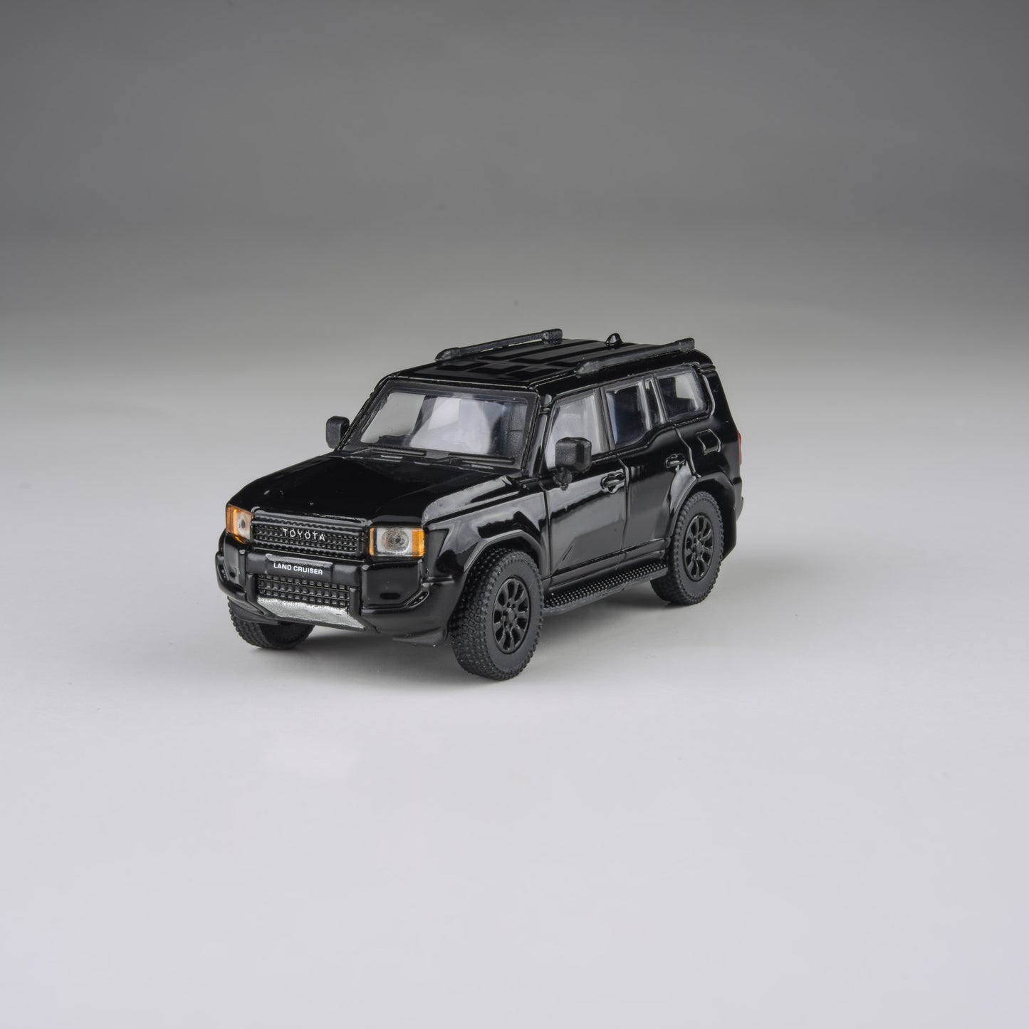 1:64 2024 Toyota Land Cruiser 250 Prado Black / Trail Dust Beige
