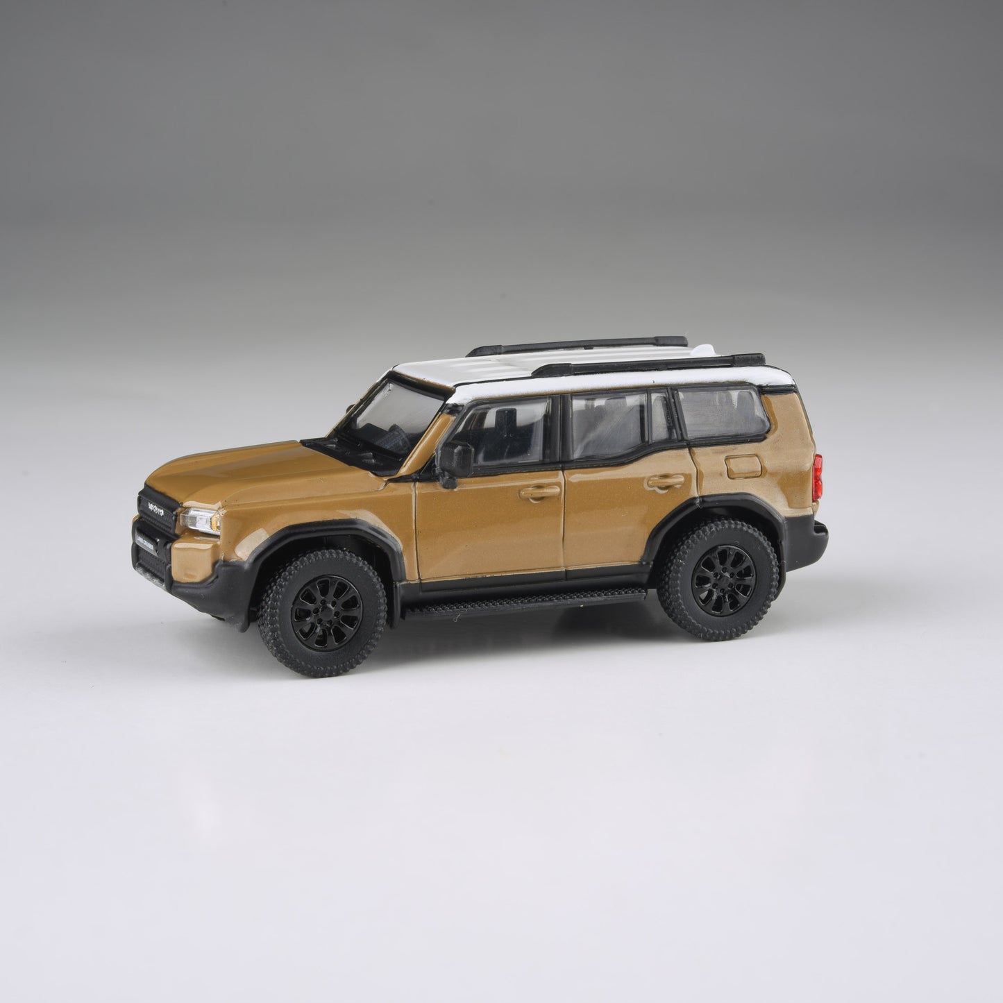 1:64 2024 Toyota Land Cruiser 250 Prado Black / Trail Dust Beige