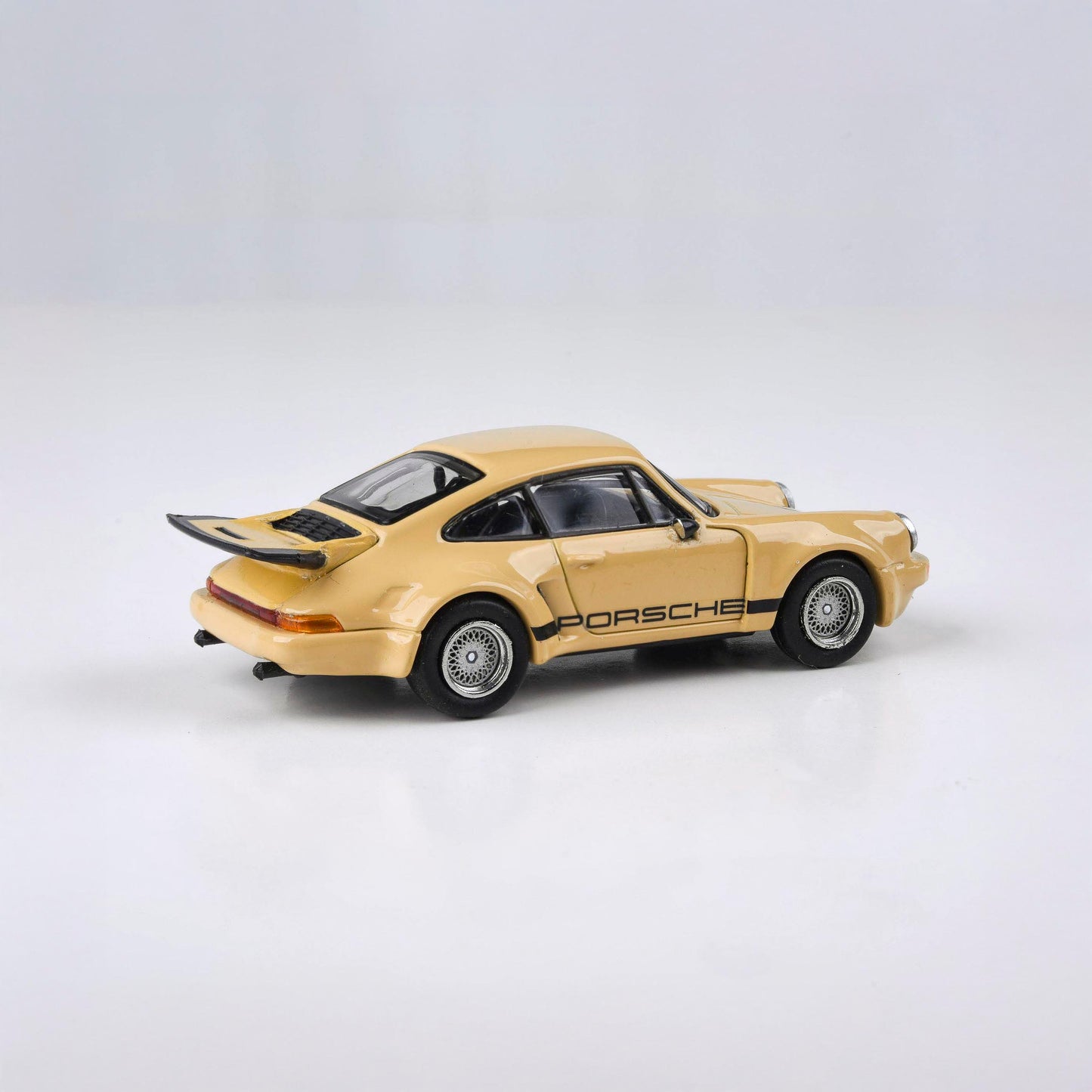 1:64 Porsche 911 Carrera RSR 3.0 Sahara Beige