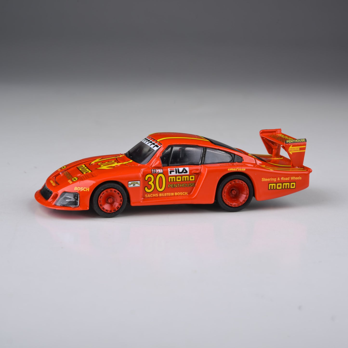 1:64 Porsche 935/78 1978 Le Mans - Martini / 1981 Laguna Seca - Momo / Penthouse