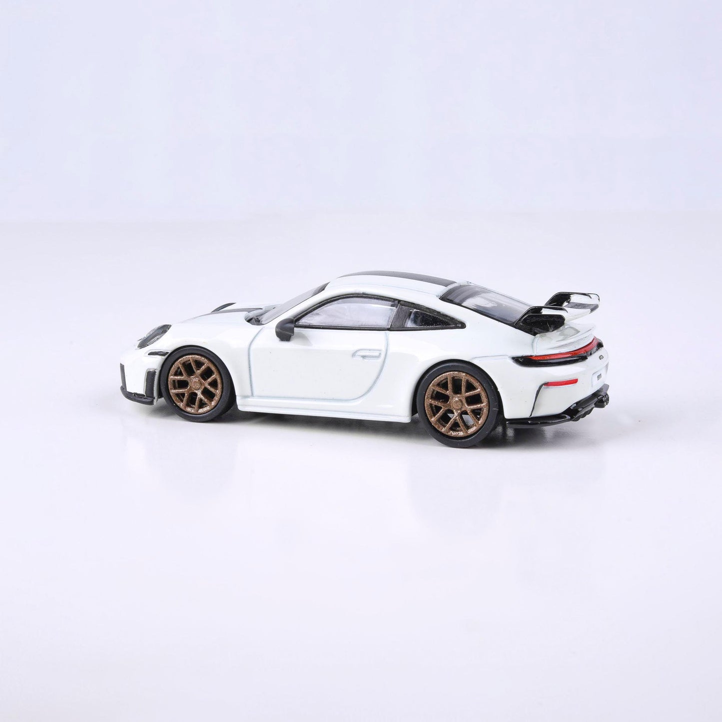 1:64 2025 Porsche 911 GT3 (992.2) Grand Prix White / Oak Green Metallic Neo