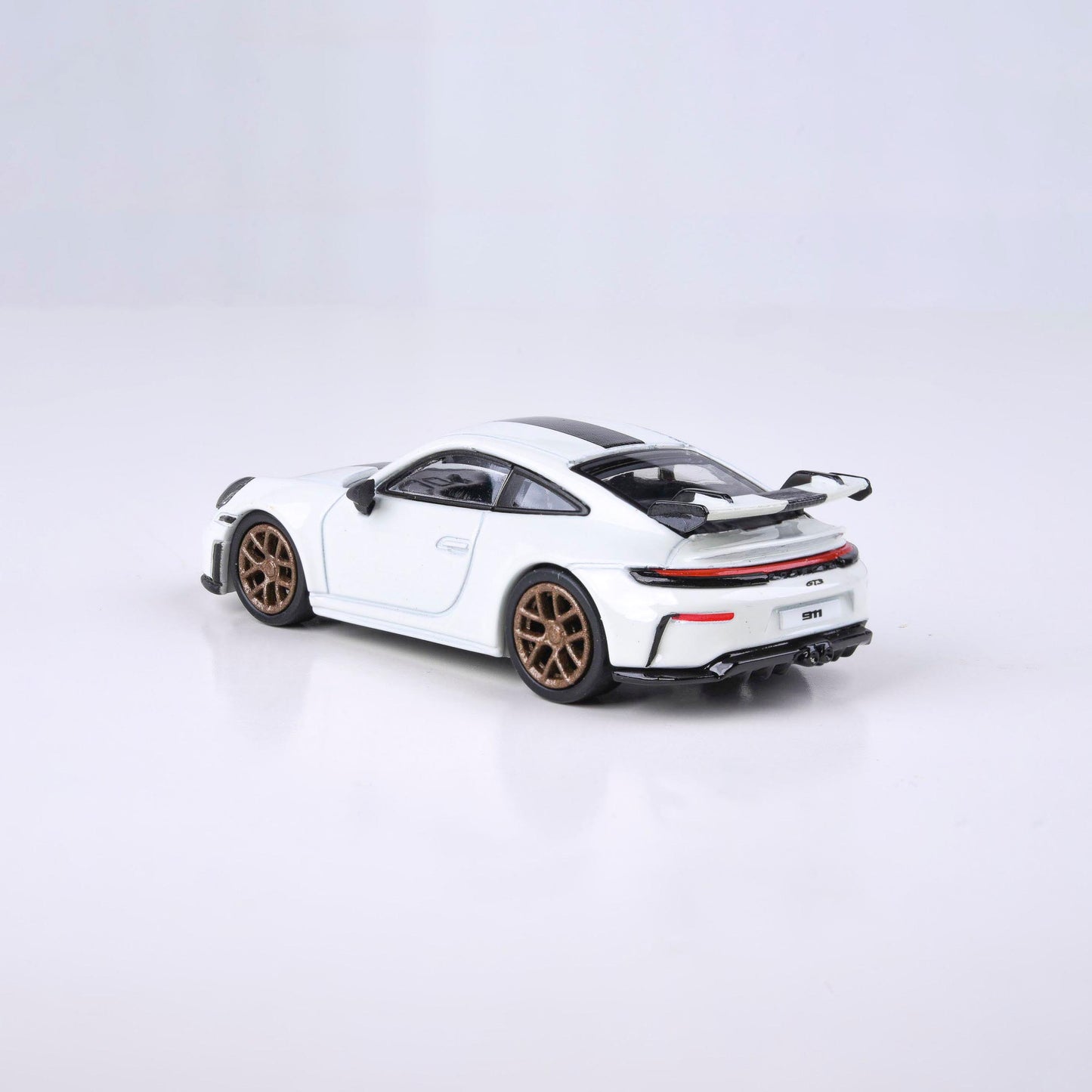 1:64 2025 Porsche 911 GT3 (992.2) Grand Prix White / Oak Green Metallic Neo
