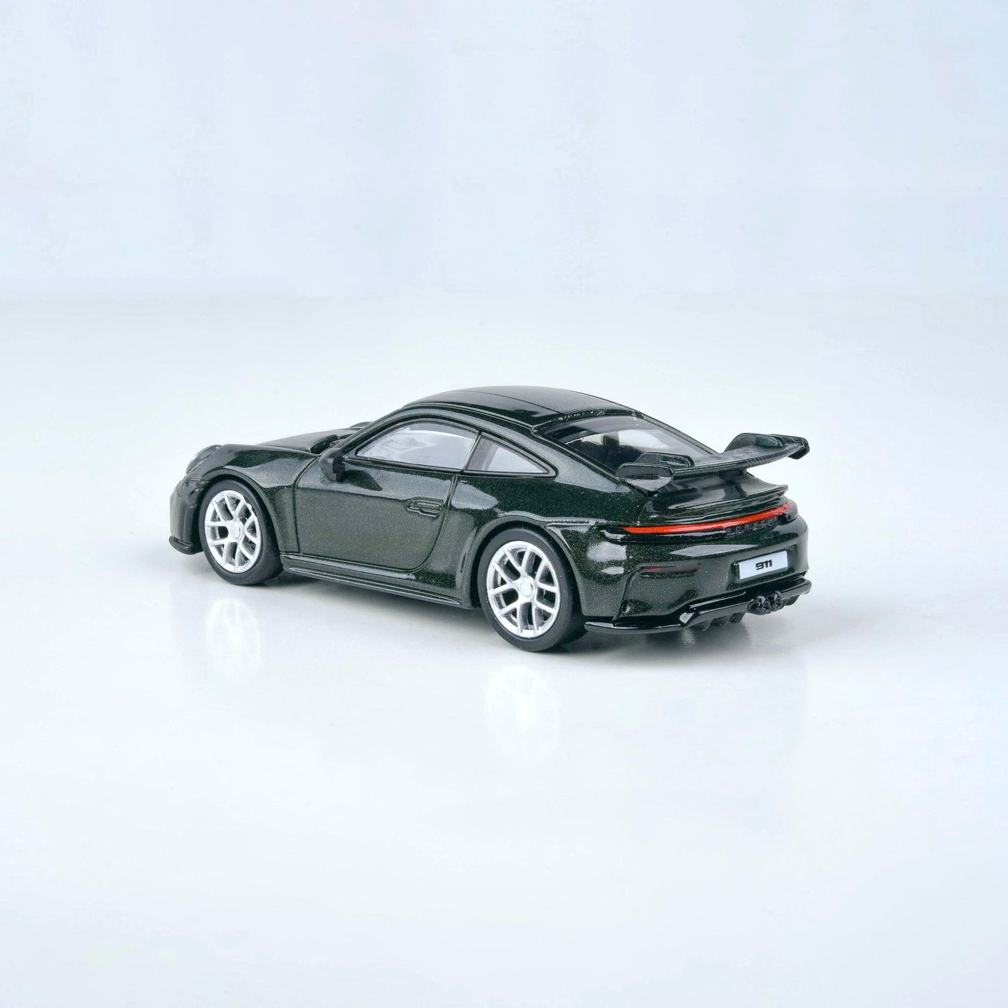 1:64 2025 Porsche 911 GT3 (992.2) Grand Prix White / Oak Green Metallic Neo