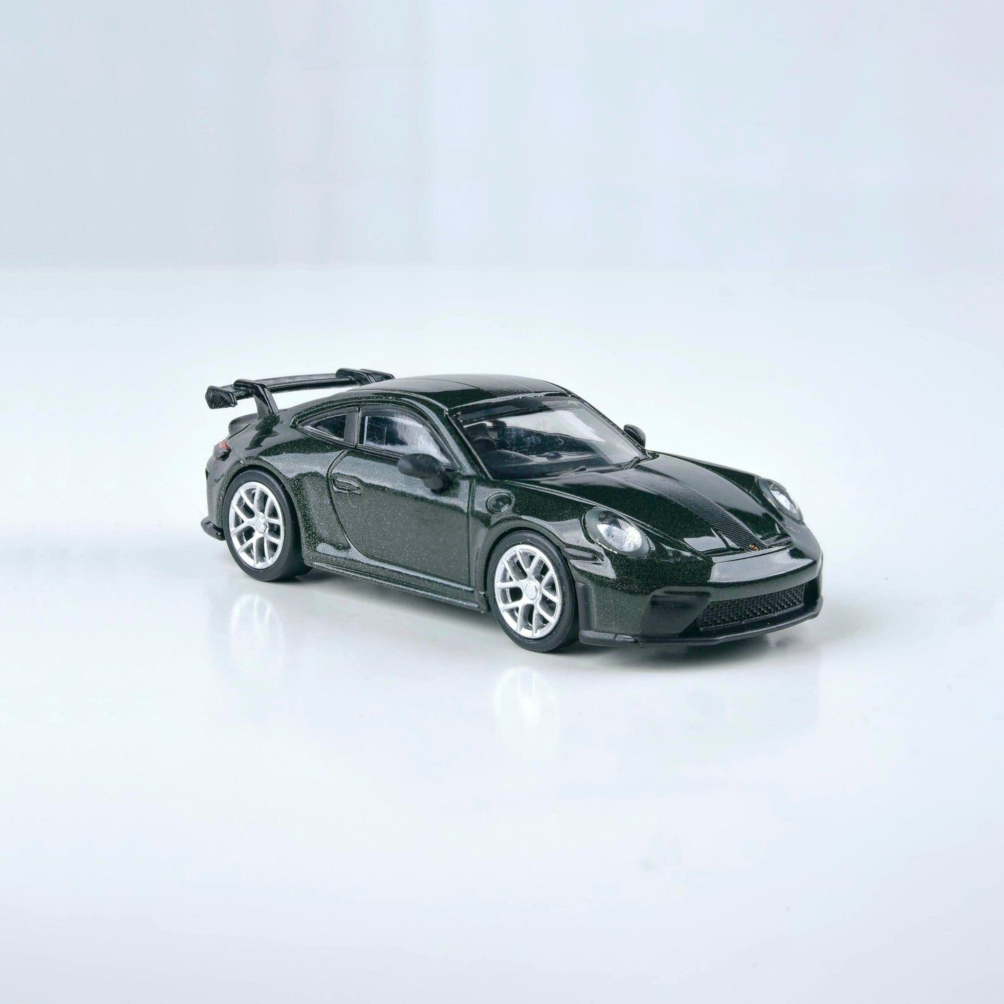 1:64 2025 Porsche 911 GT3 (992.2) Grand Prix White / Oak Green Metallic Neo