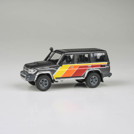 1:64 Toyota 2014 Land Cruiser 76 TRD