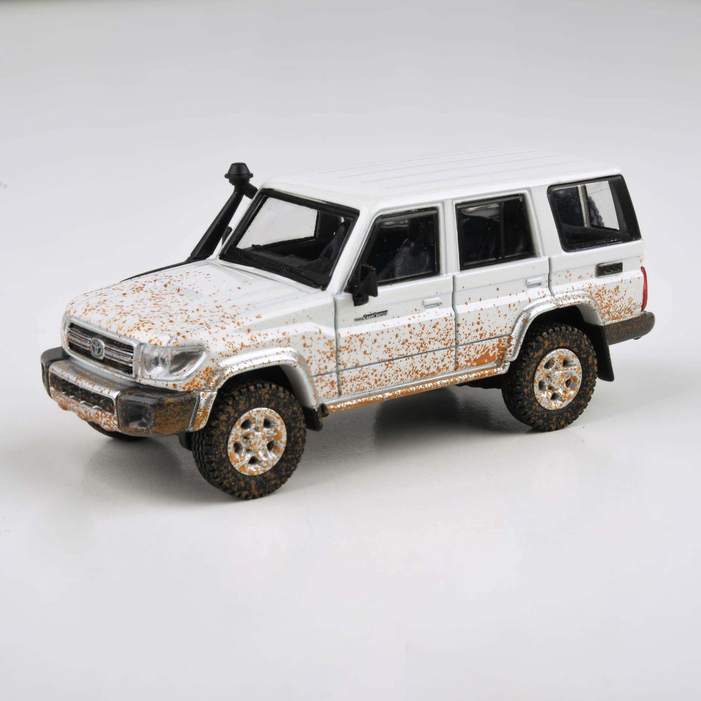1:64 Toyota 2014 Land Cruiser 76 Off Road Effect