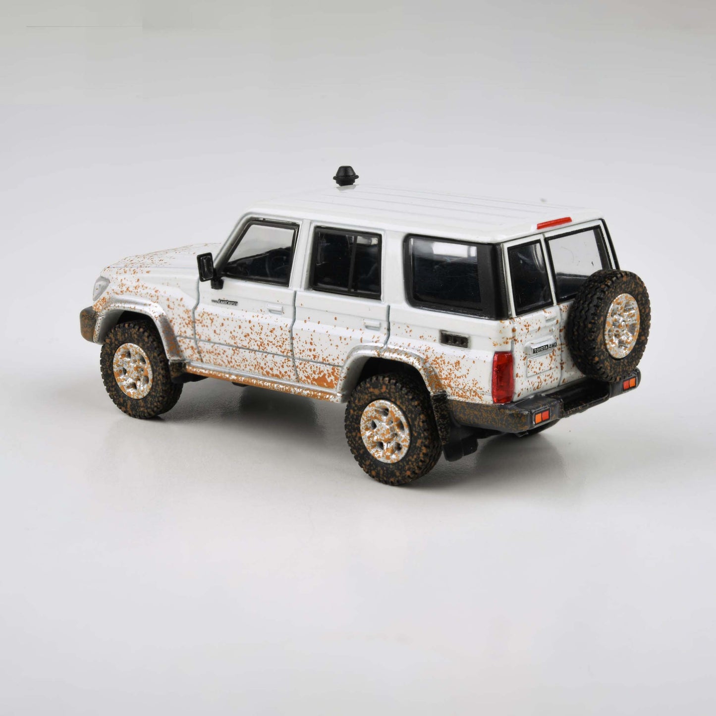1:64 Toyota 2014 Land Cruiser 76 Off Road Effect