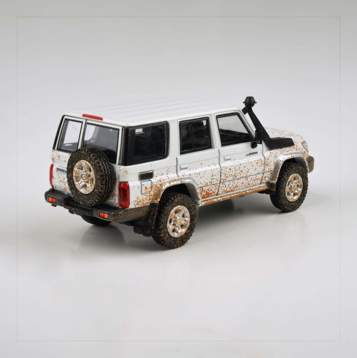 1:64 Toyota 2014 Land Cruiser 76 Off Road Effect