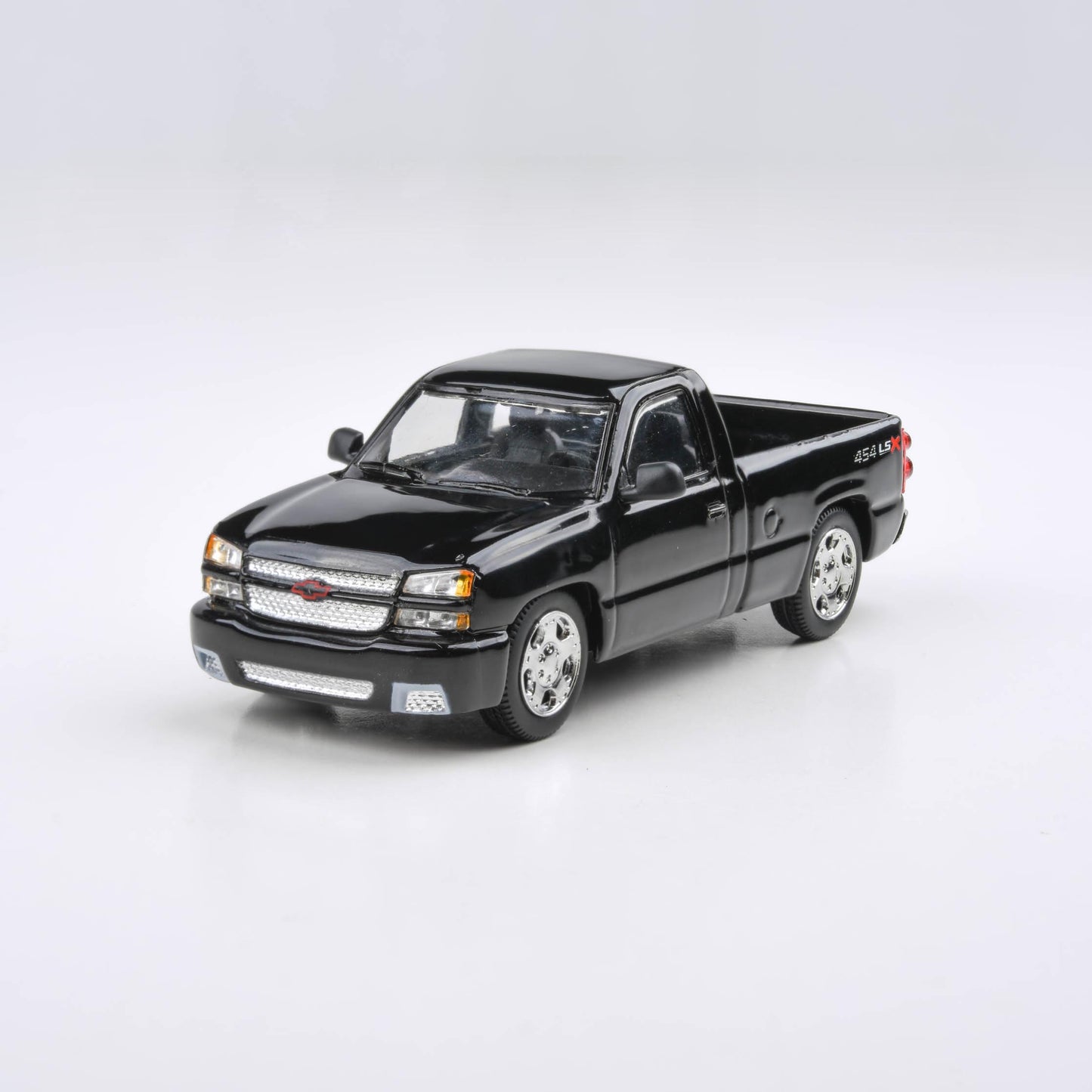 1:64 2006 Chevrolet Silverado 'Cateye' Onyx Black / Victory Red
