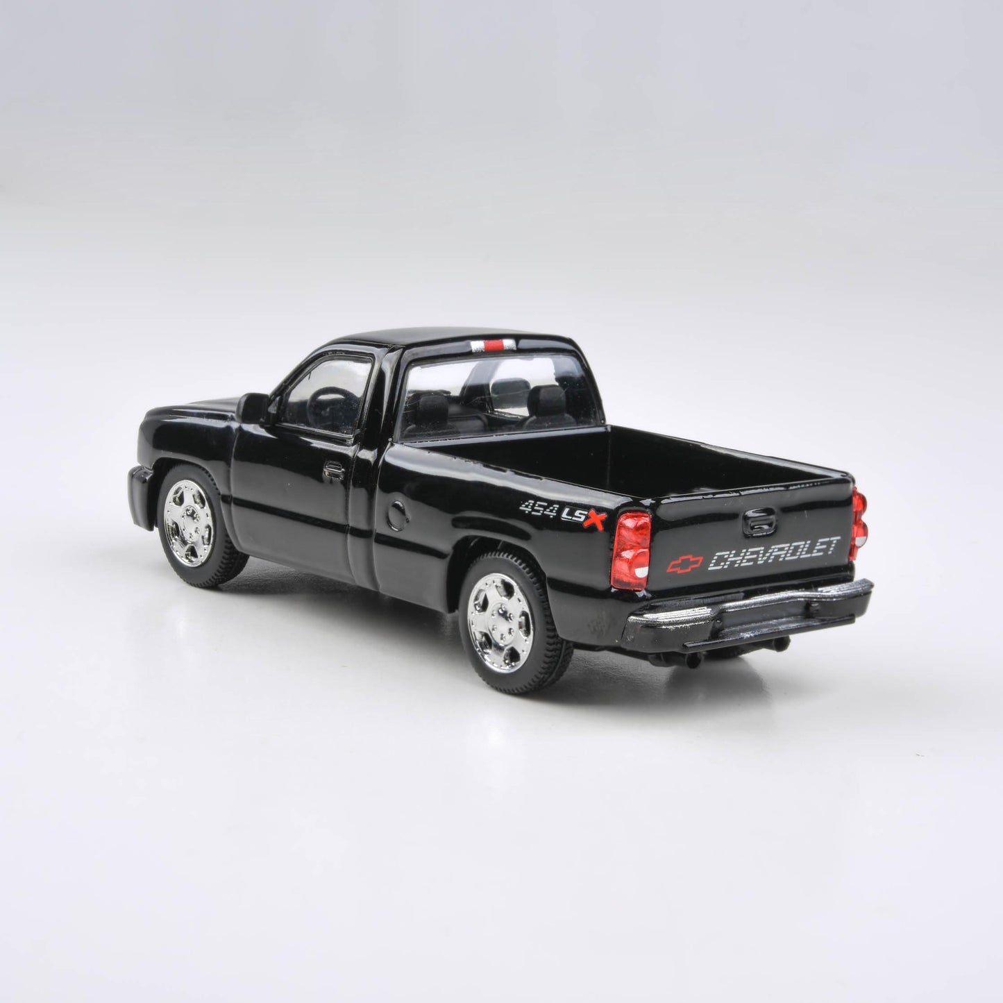 1:64 2006 Chevrolet Silverado 'Cateye' Onyx Black / Victory Red