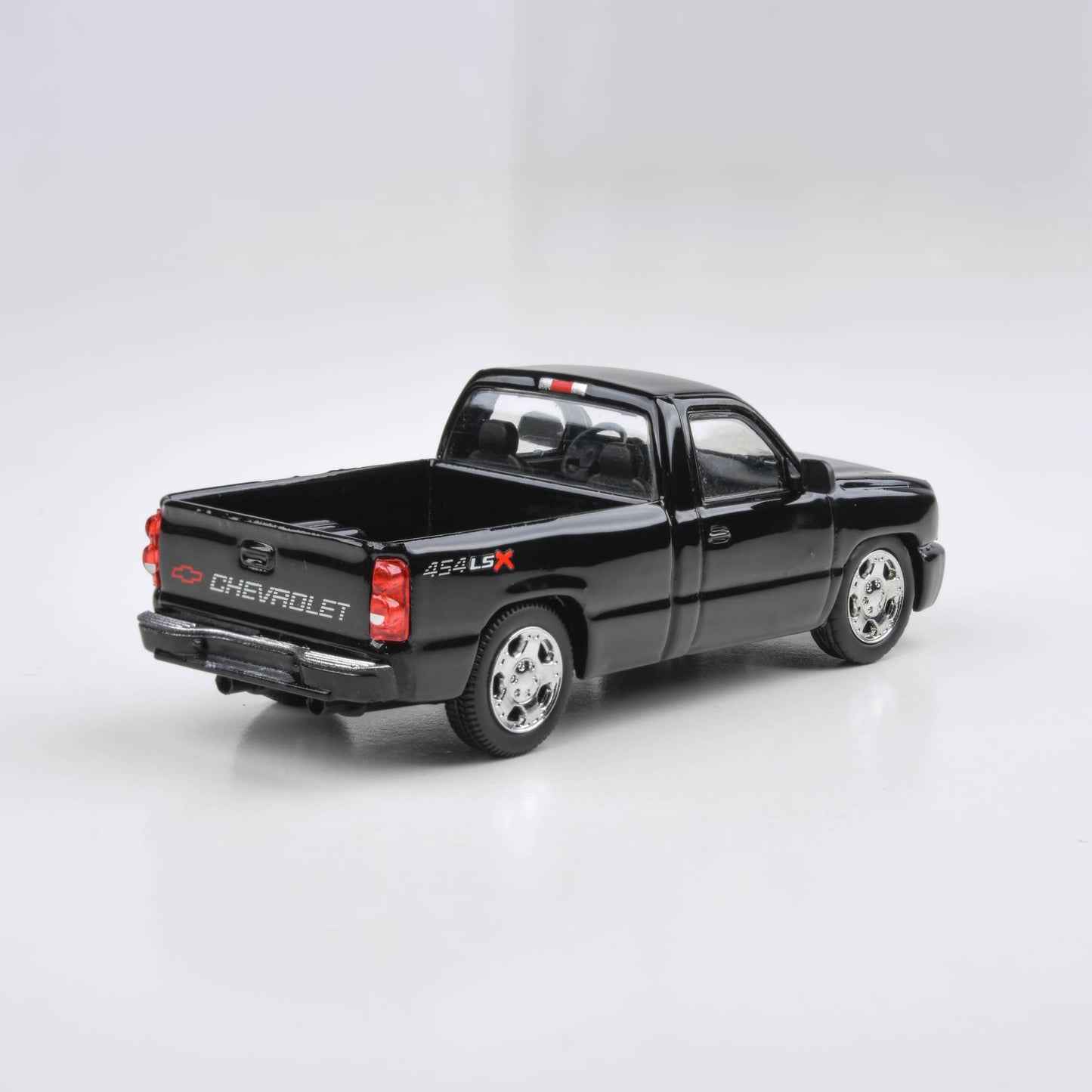 1:64 2006 Chevrolet Silverado 'Cateye' Onyx Black / Victory Red