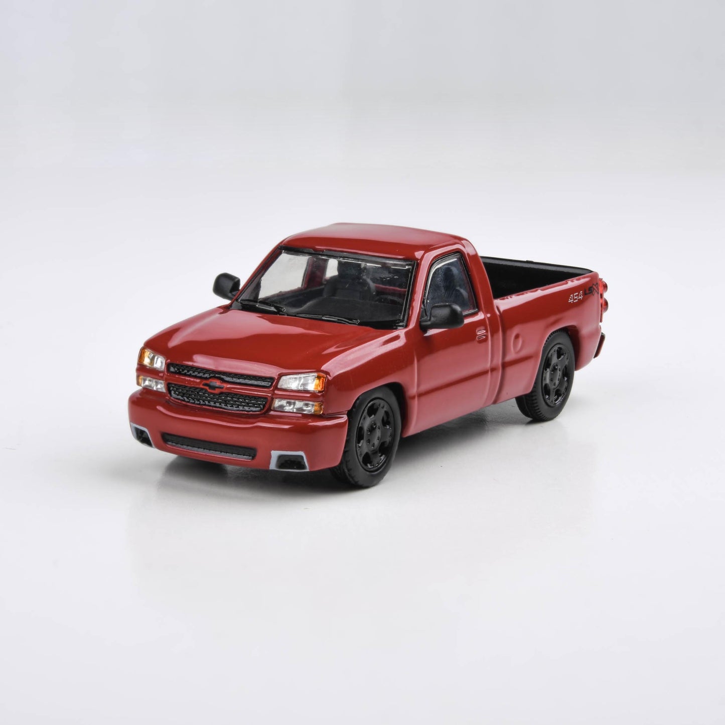 1:64 2006 Chevrolet Silverado 'Cateye' Onyx Black / Victory Red