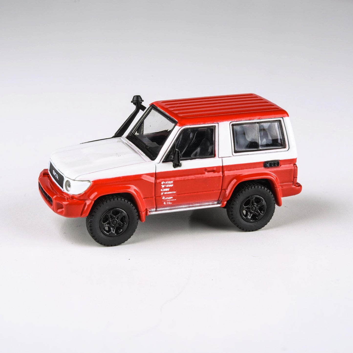 1:64 2014 Toyota Land Cruiser 71 SWB
Tokyo Autosalon Livery / Sandy Taupe
