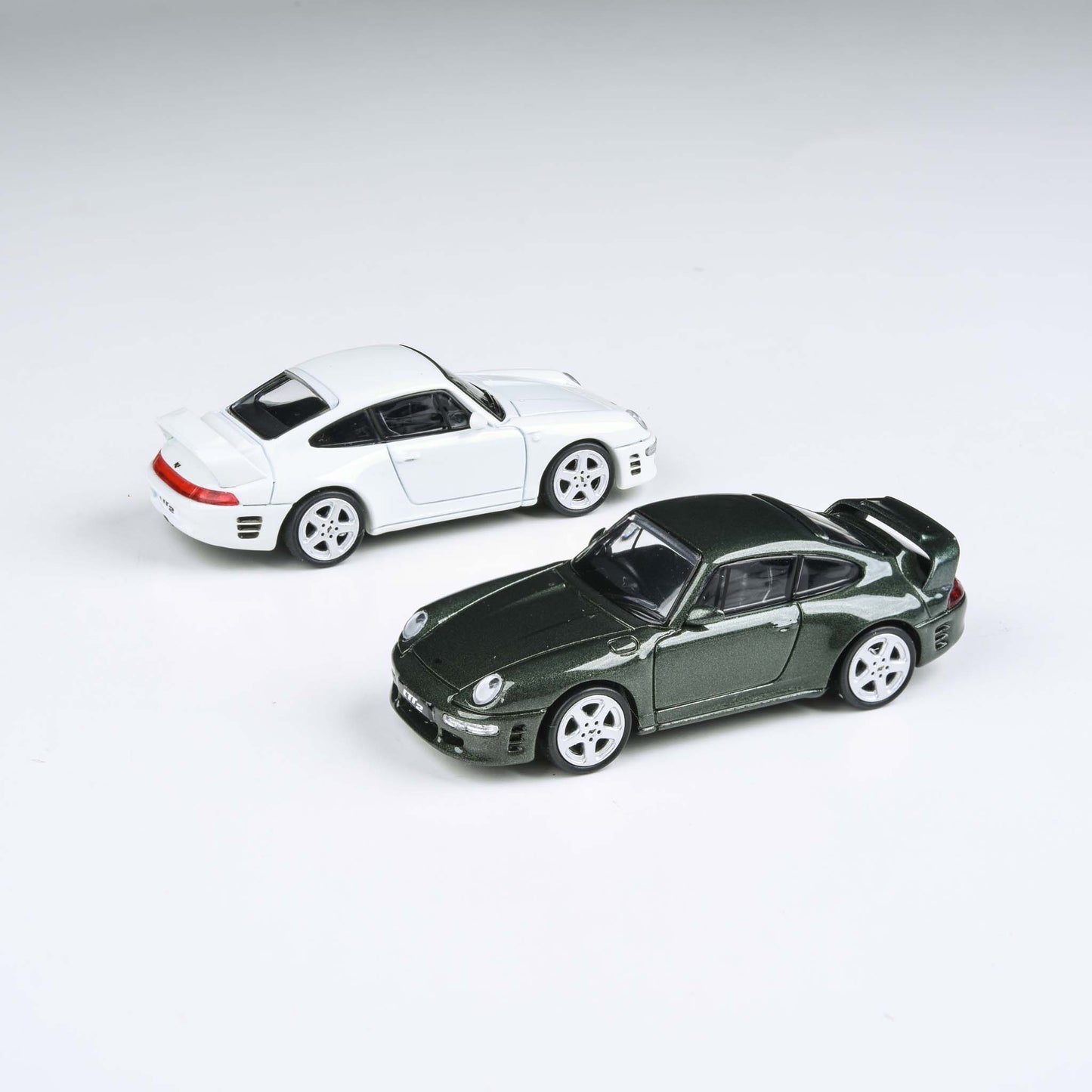 1:64 RUF CTR2 - Grand Prix White / Forest Green