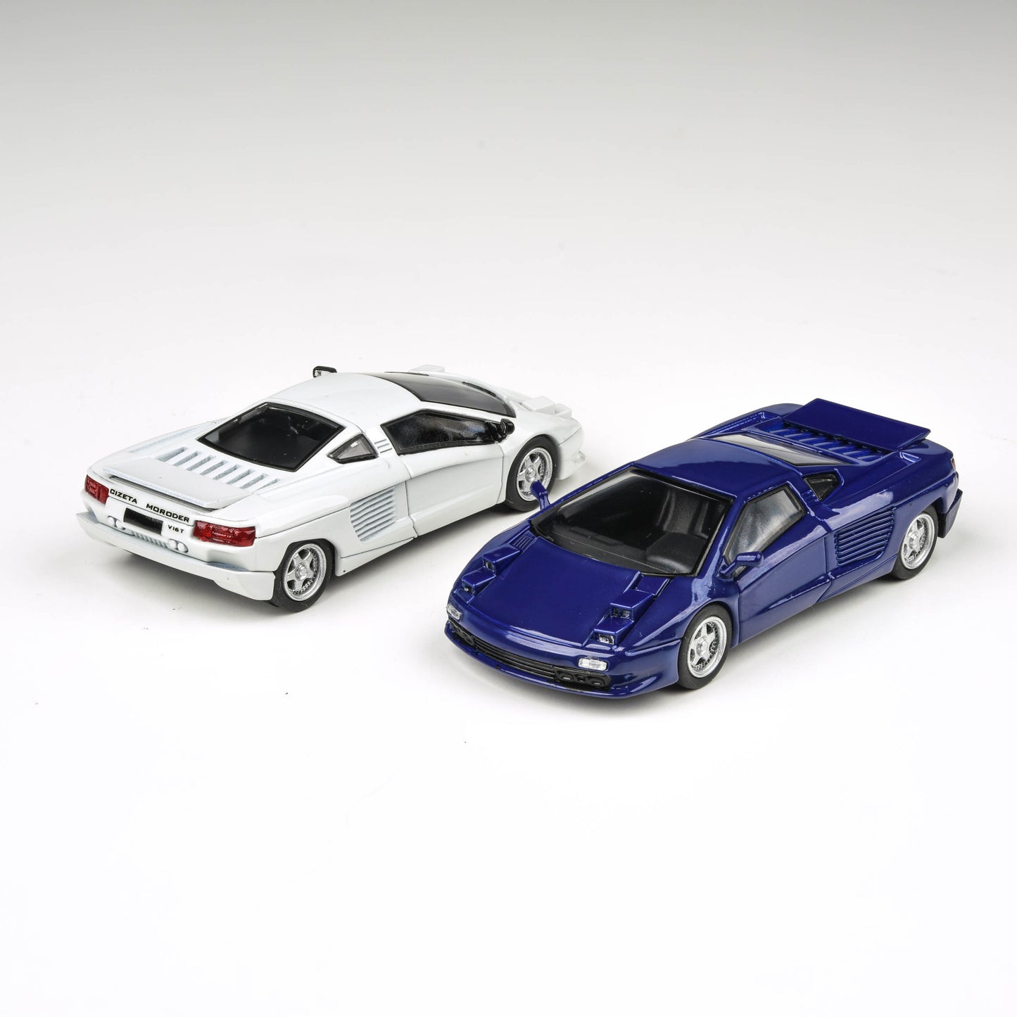 1:64 1991 Cizeta V16T
Pearlescent White
/ Monterey Blue