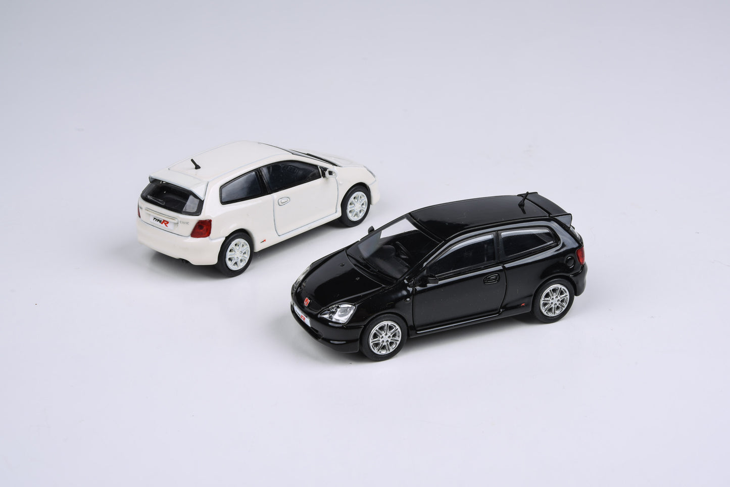 1:64 Honda 2001 Civic Type R EP3 -
Championship White / Nighthawk Black