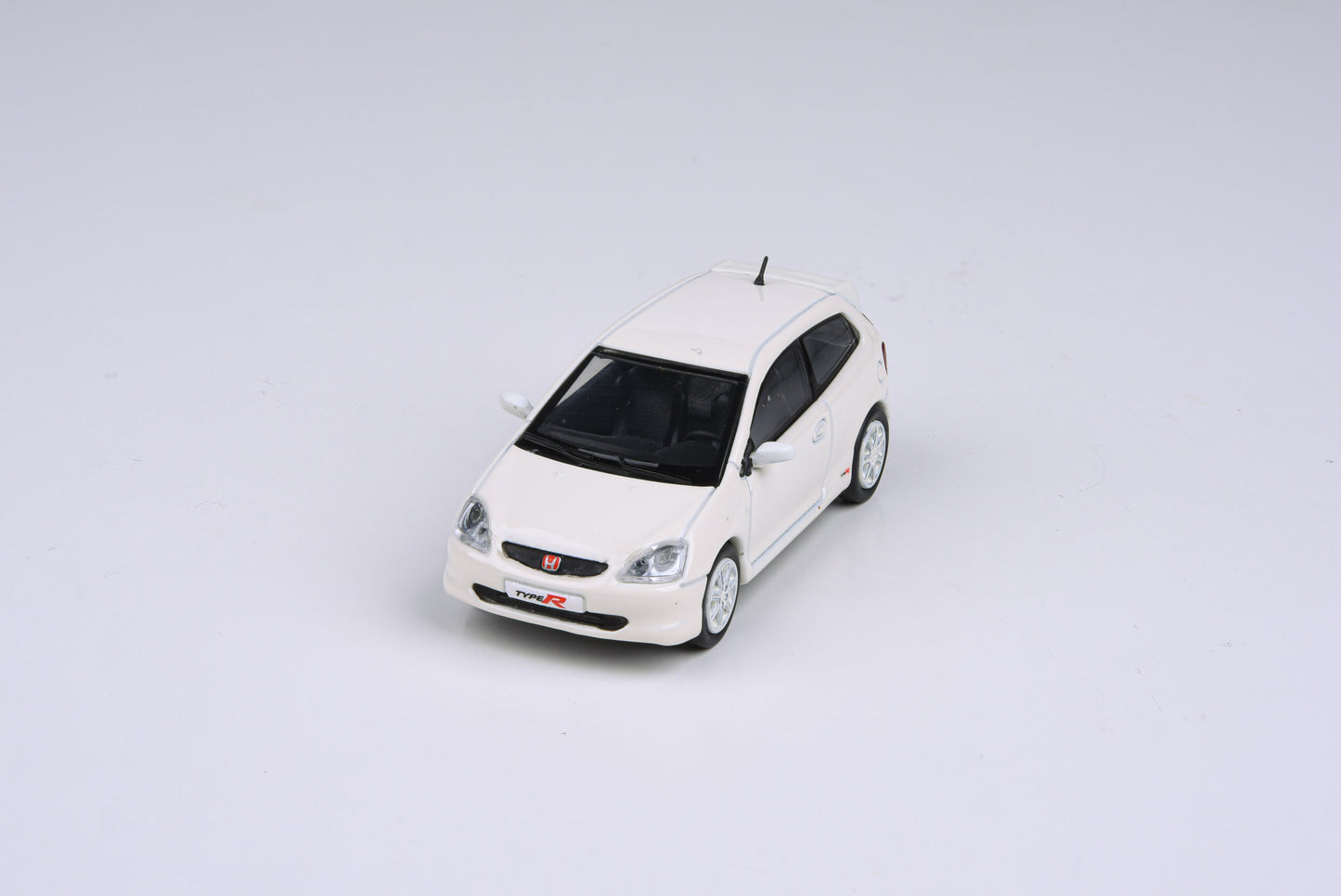 1:64 Honda 2001 Civic Type R EP3 - 
Championship White / Nighthawk Black