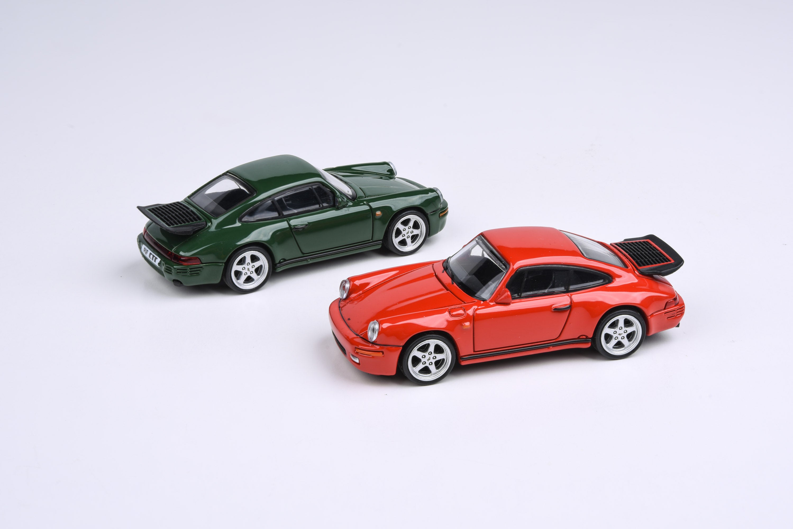 1:64 RUF 1987 CTR Yellowbird - Guards Red / Irish Green