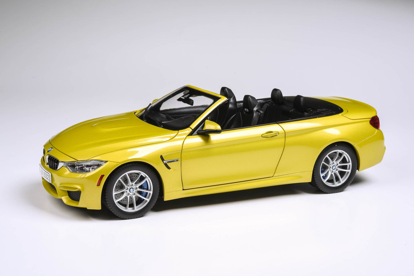 1:18 Scale M4 cabrio F83