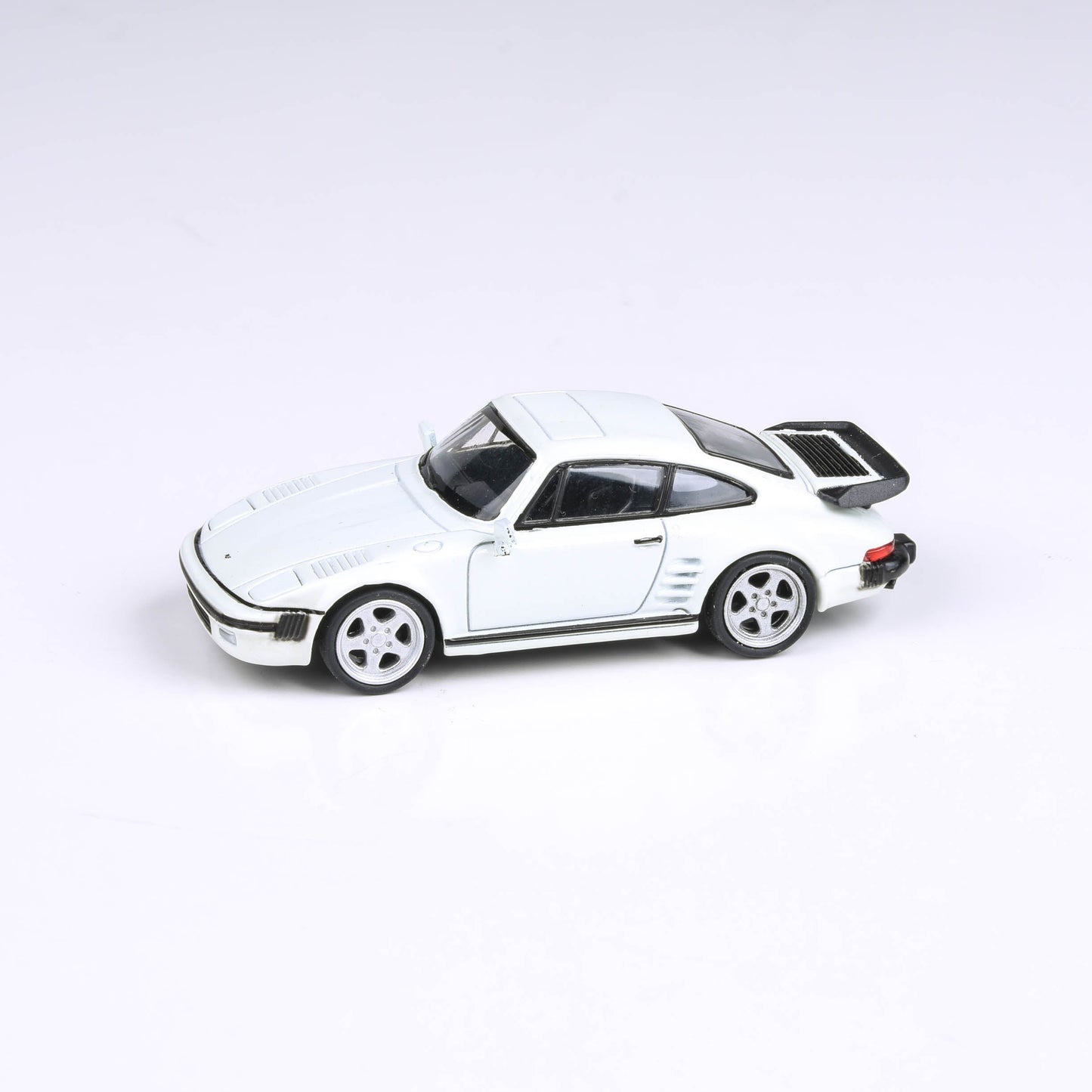 1:64 1986 RUF BTR Blossom Yellow / Grand Prix White