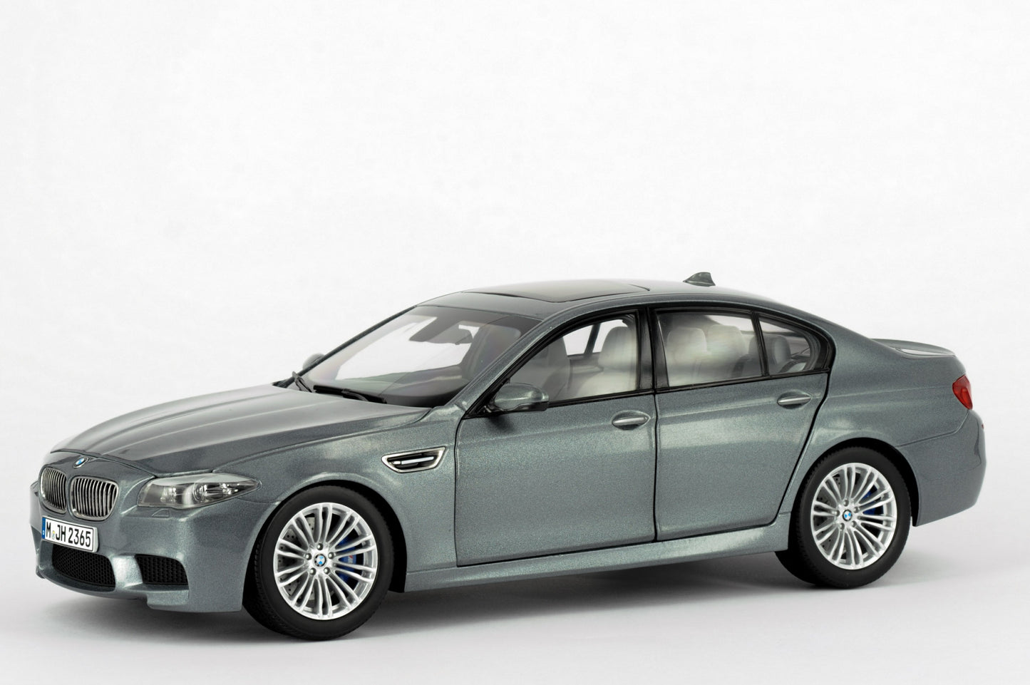 1:18 Scale BMW M5 F10