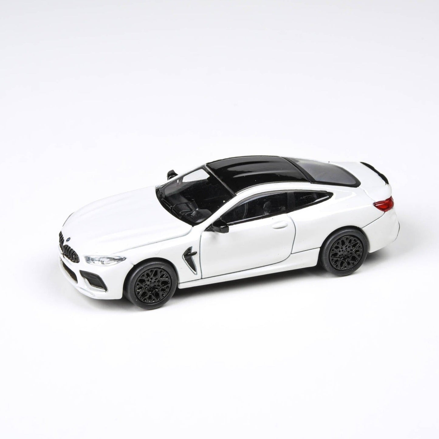 1:64 BMW M8 Donington Grey / Alpine White