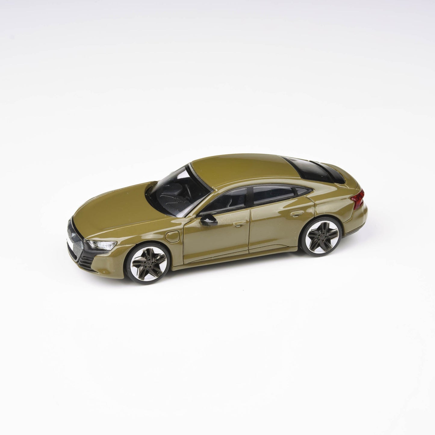 1:64 Audi e-tron GT RS Kemora Grey / Tactical Green