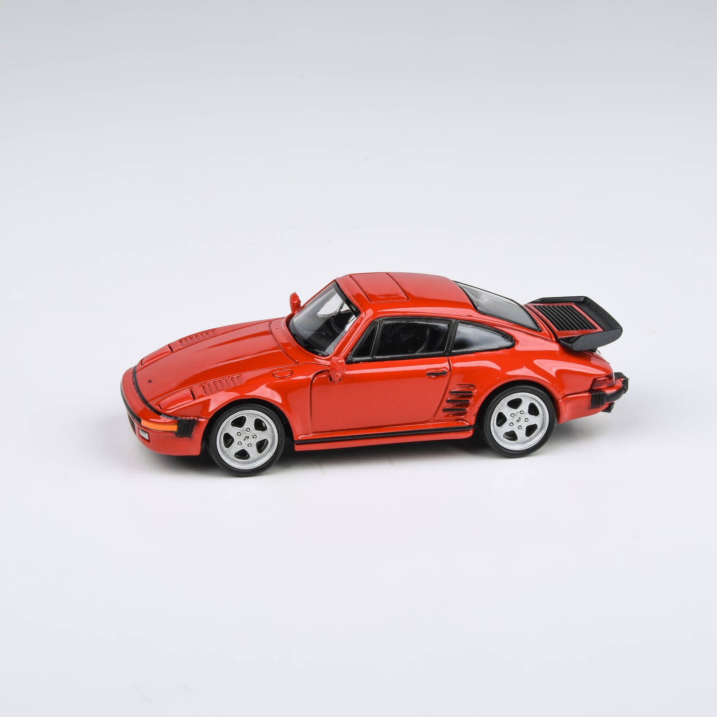 1:64 1986 RUF BTR Blossom Guards Red / Grey