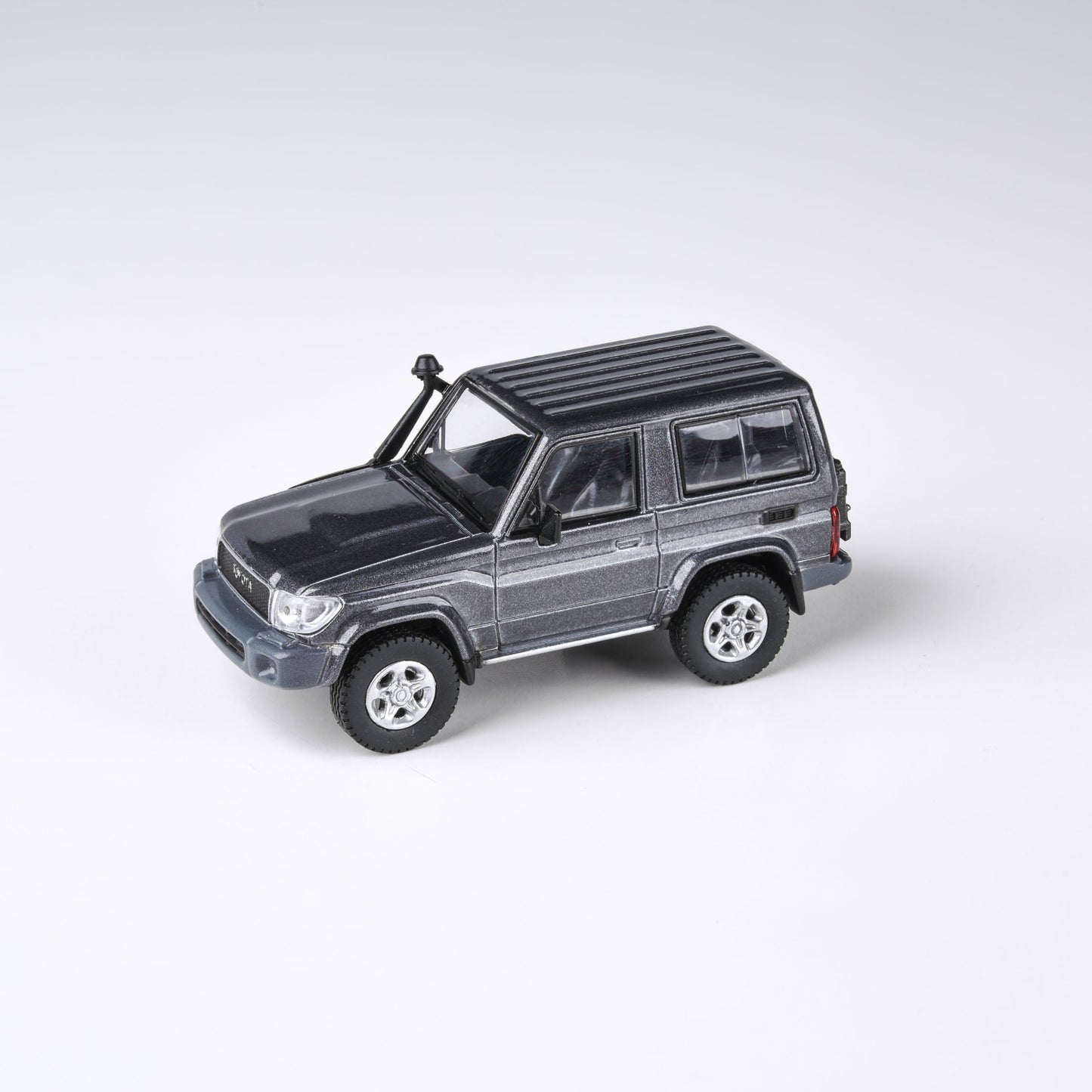 1:64 2014 Toyota Land Cruiser 71 SWB  French Vanilla / Graphite Grey