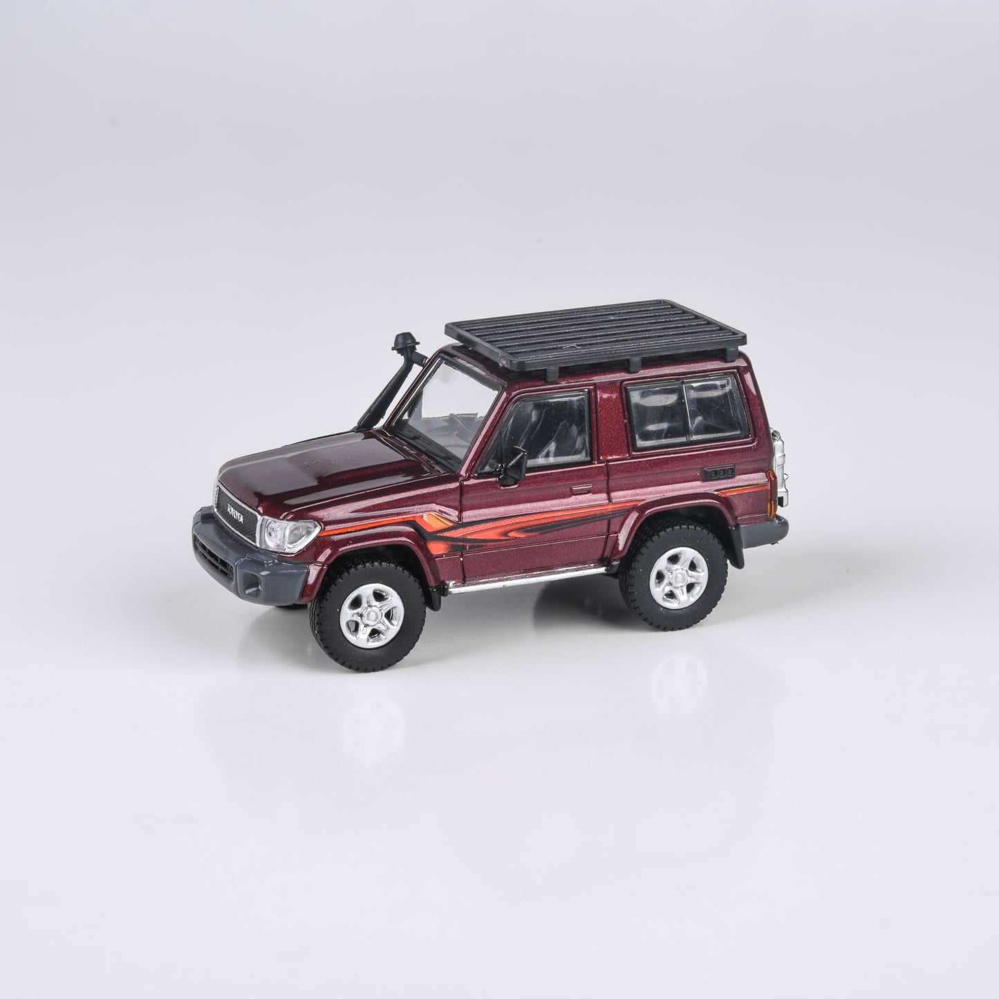 1:64 2014 Toyota Land Cruiser 71 SWB Red / Silver