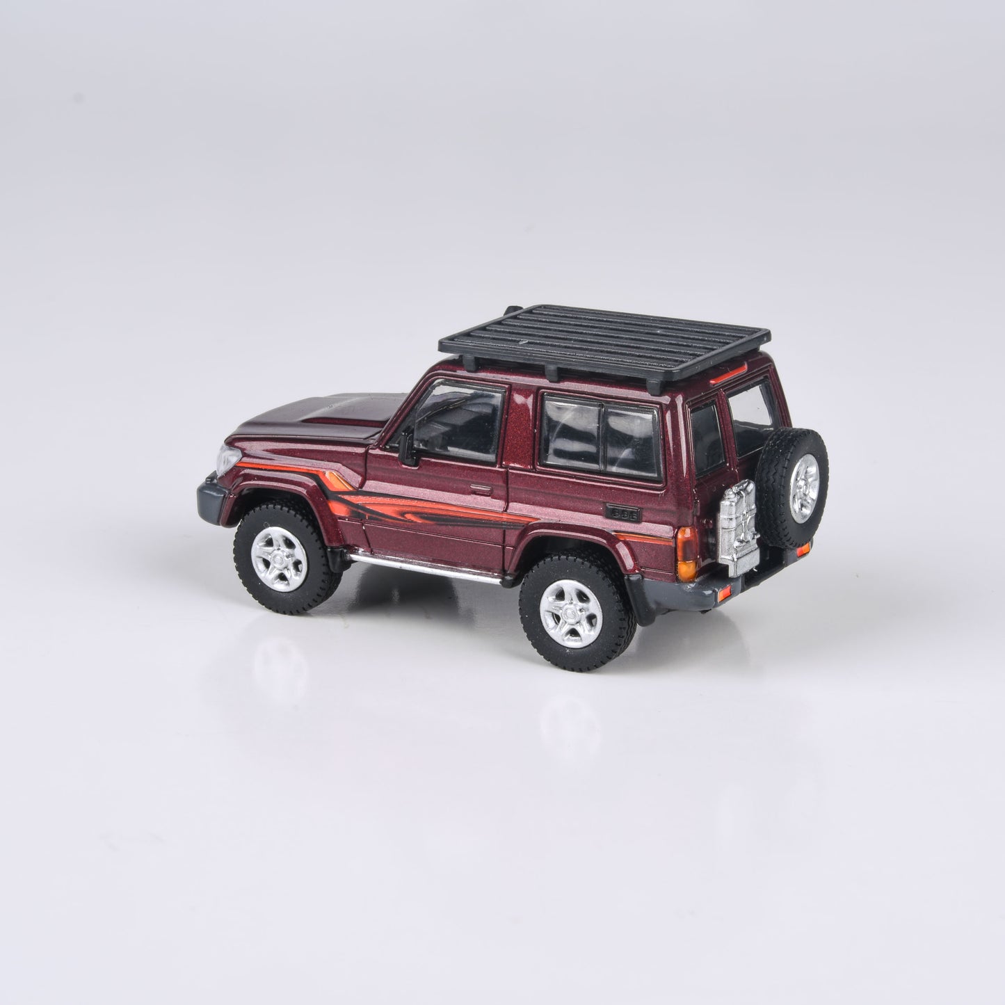 1:64 2014 Toyota Land Cruiser 71 SWB Red / Silver