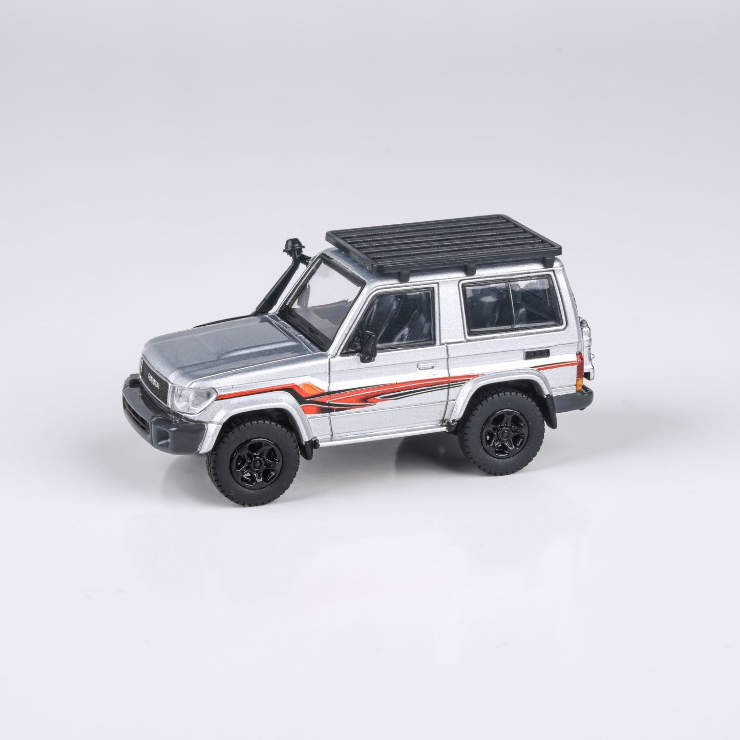 1:64 2014 Toyota Land Cruiser 71 SWB Red / Silver