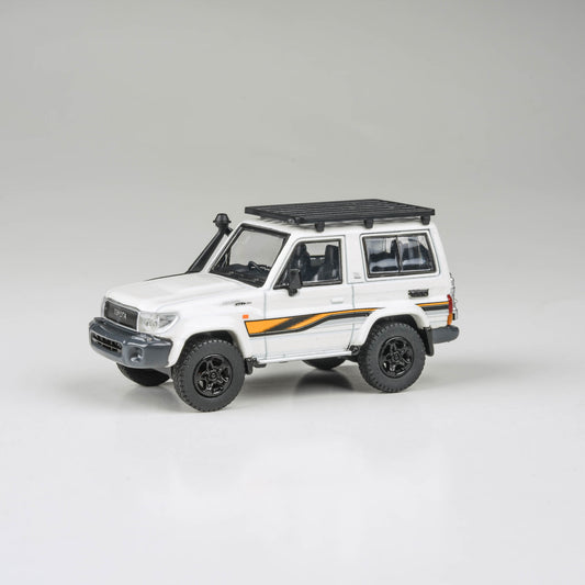 1:64 2022 Toyota Land Cruiser 71 White 70th Anniversary