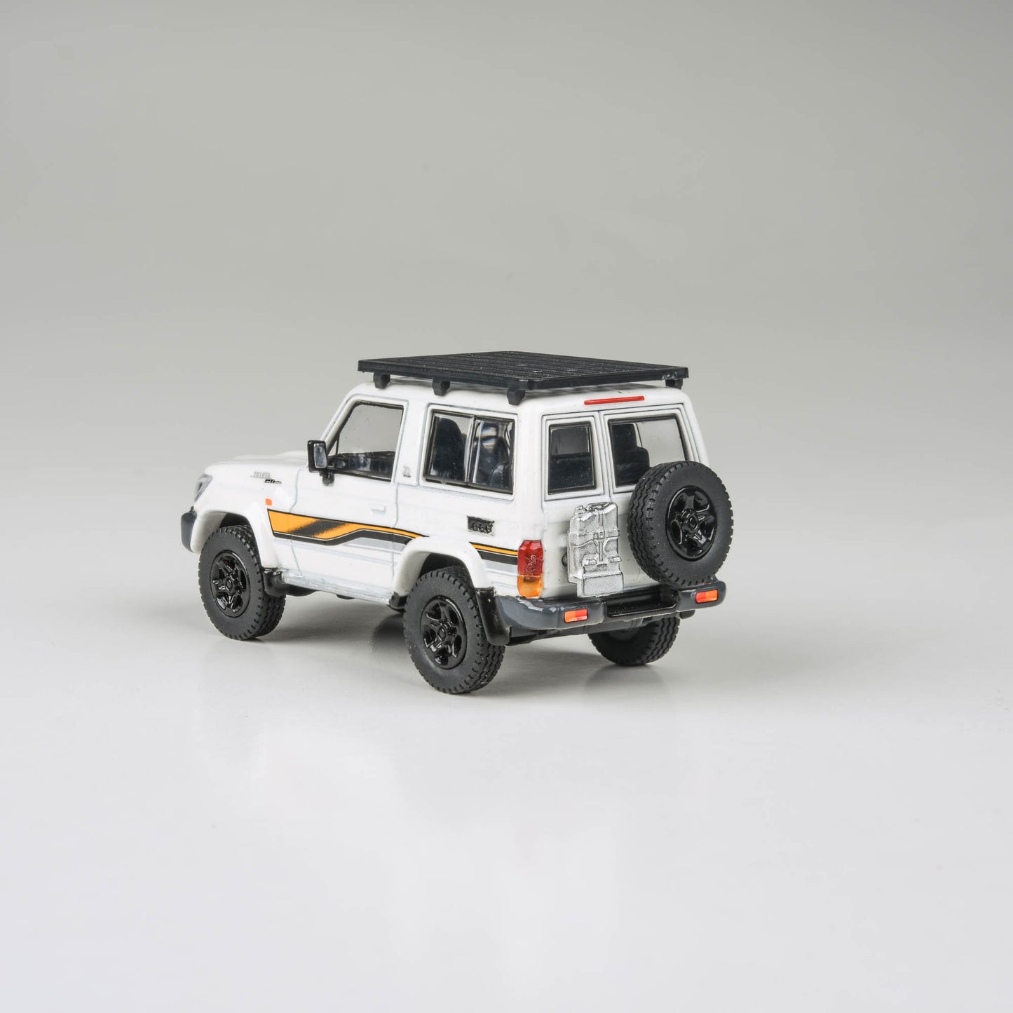 1:64 2022 Toyota Land Cruiser 71 White 70th Anniversary