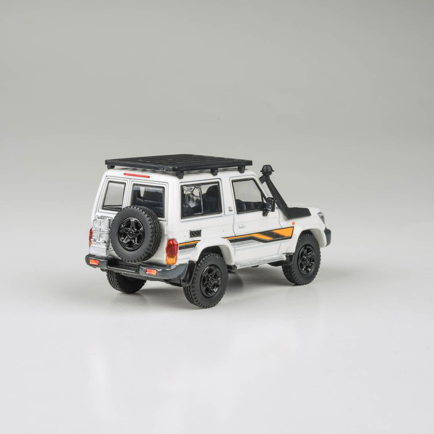 1:64 2022 Toyota Land Cruiser 71 White 70th Anniversary